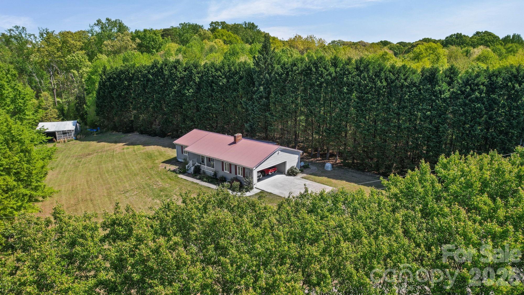 144 Pops Lake Road — Statesville
