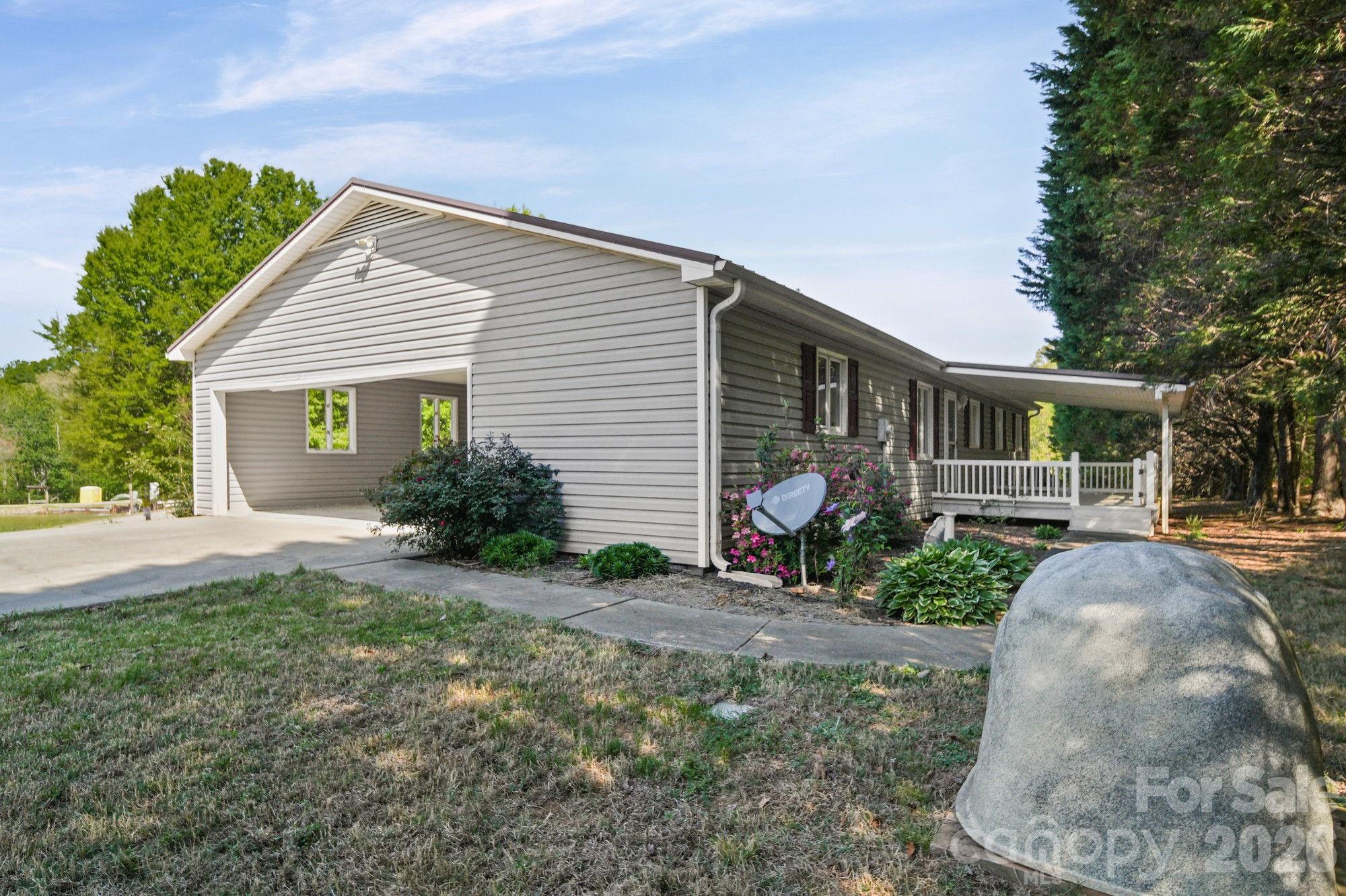 144 Pops Lake Road — Statesville