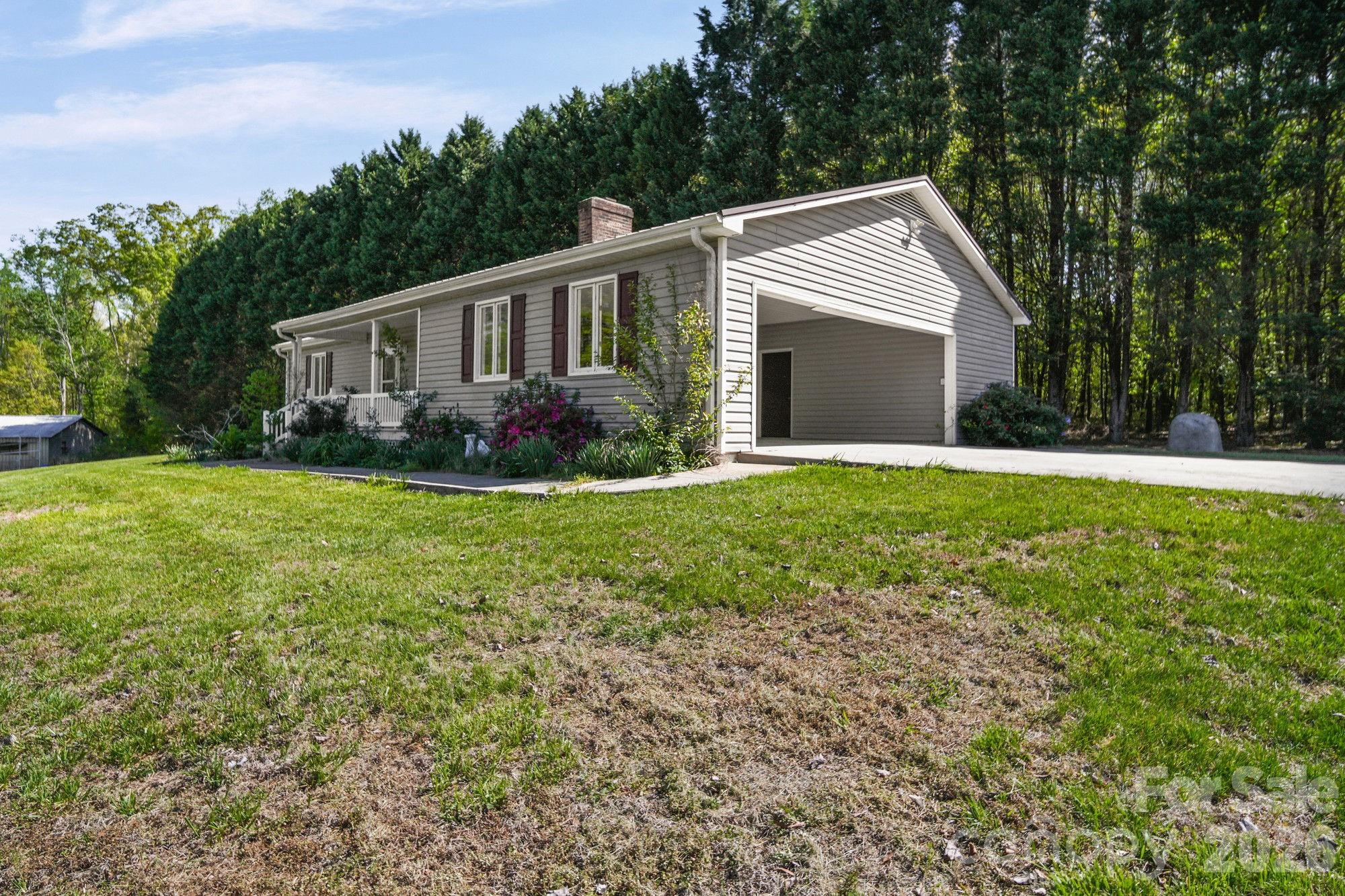 144 Pops Lake Road — Statesville