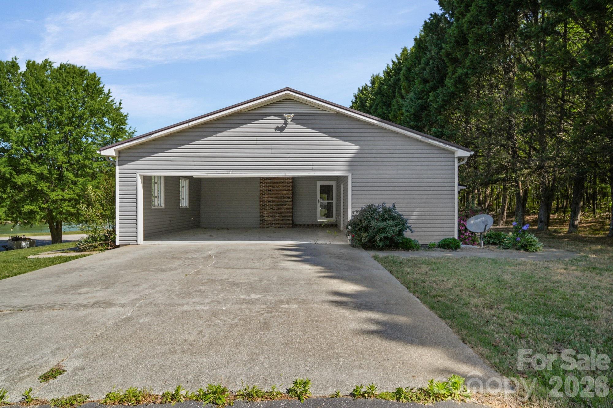144 Pops Lake Road — Statesville