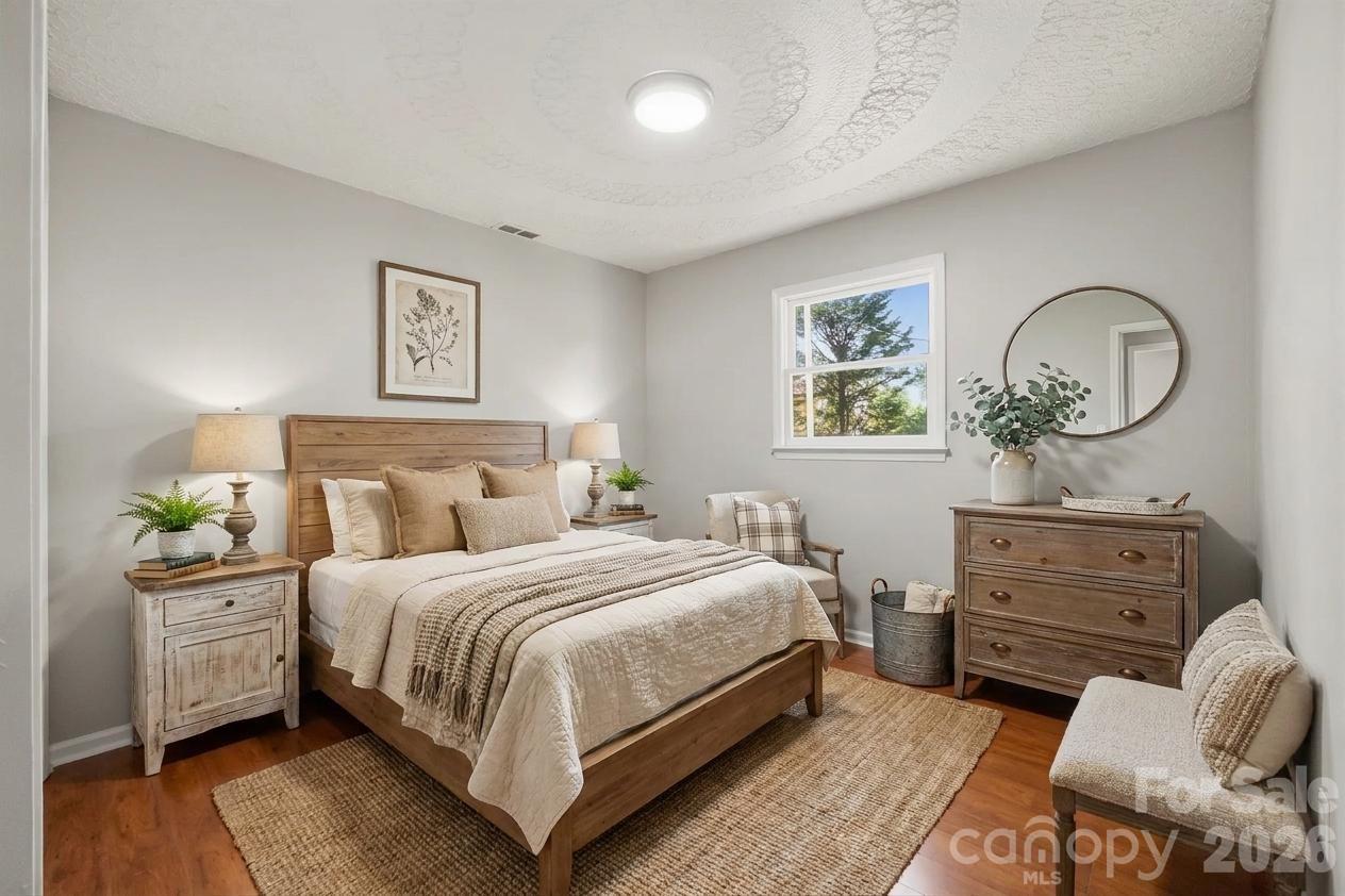 806 S Laurel Street — Lincolnton