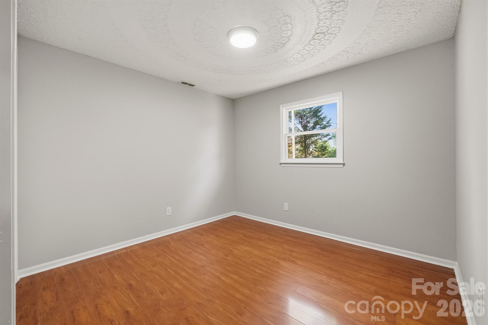 806 S Laurel Street — Lincolnton