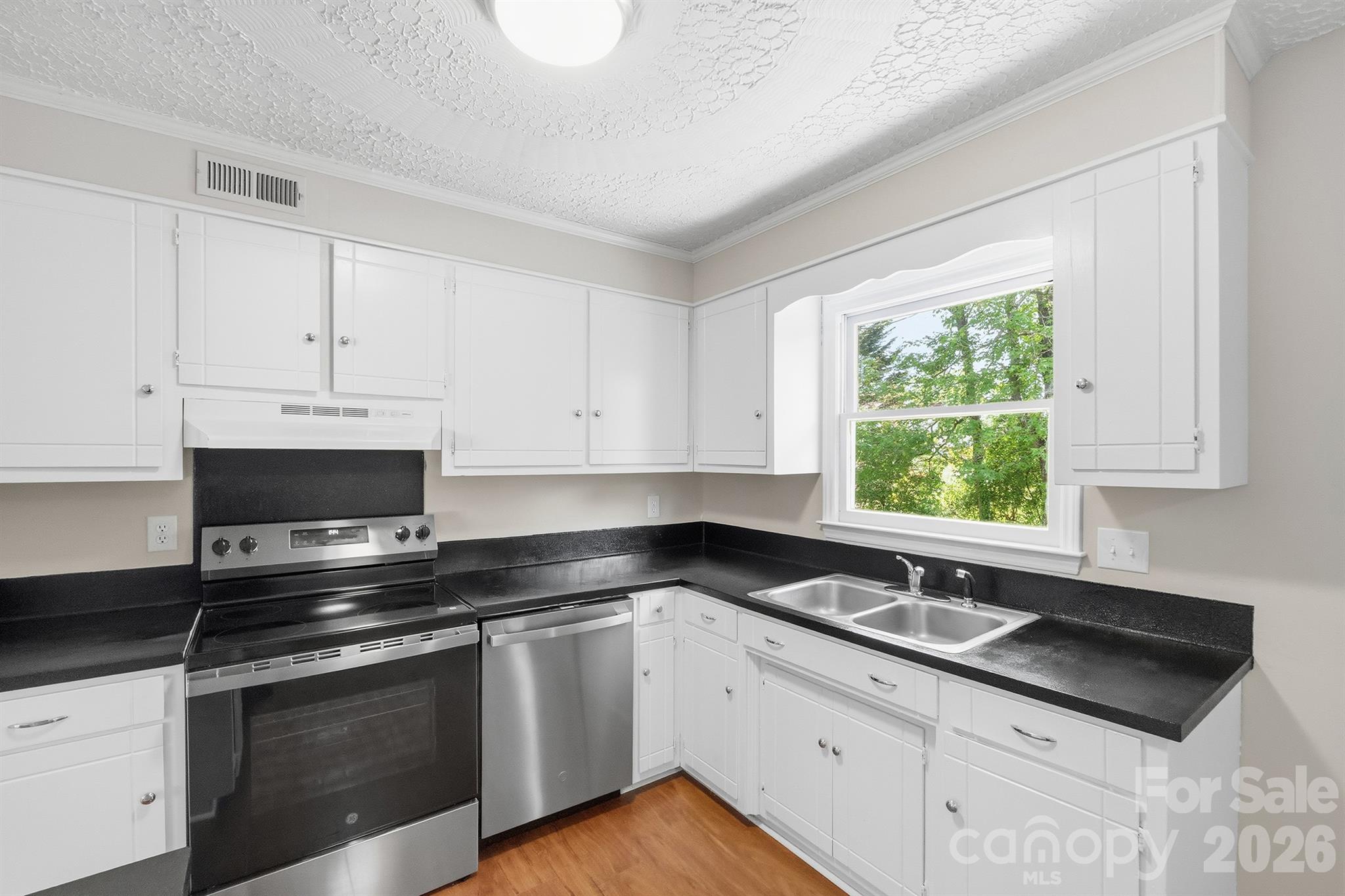 806 S Laurel Street — Lincolnton