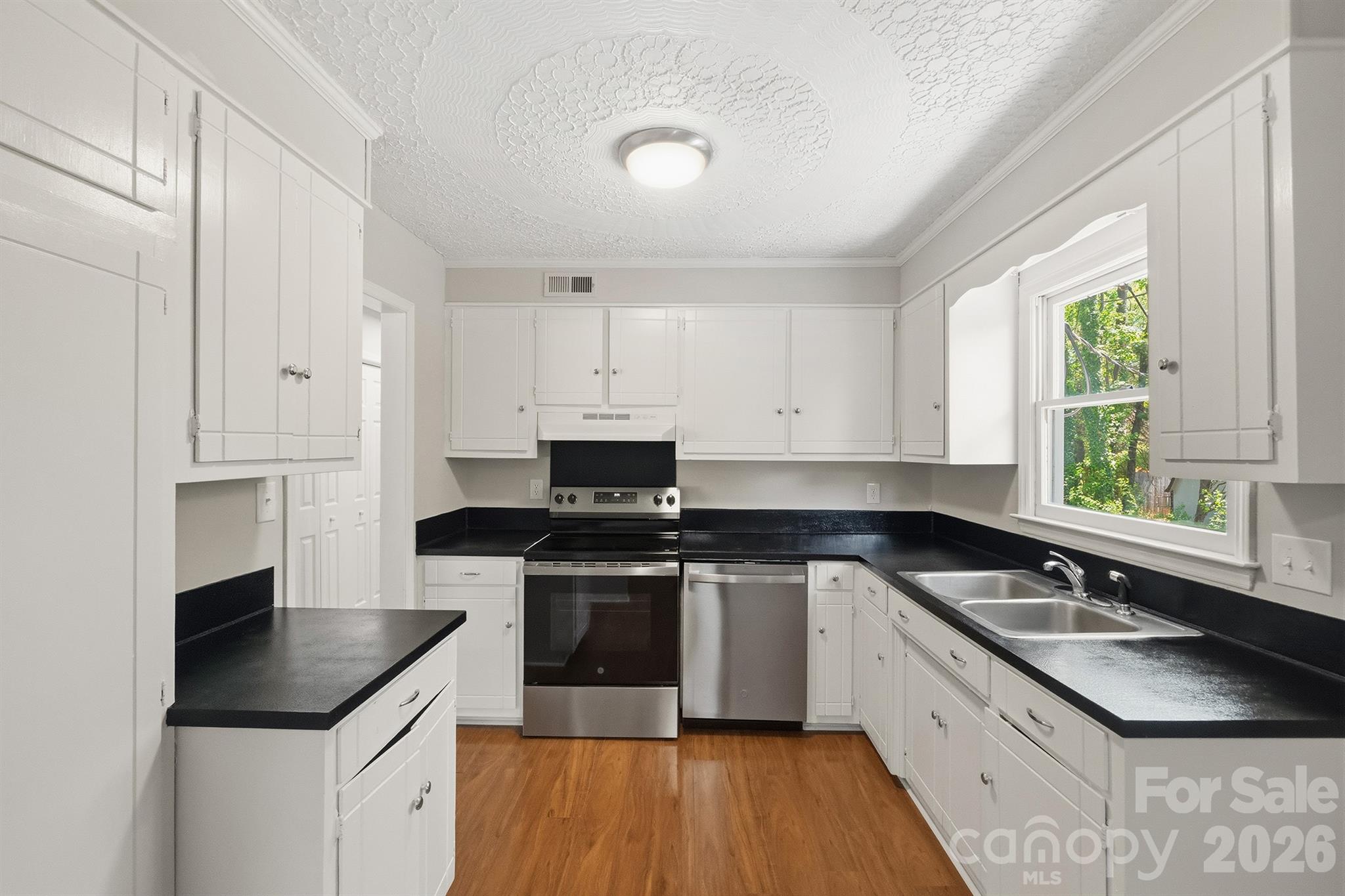 806 S Laurel Street — Lincolnton