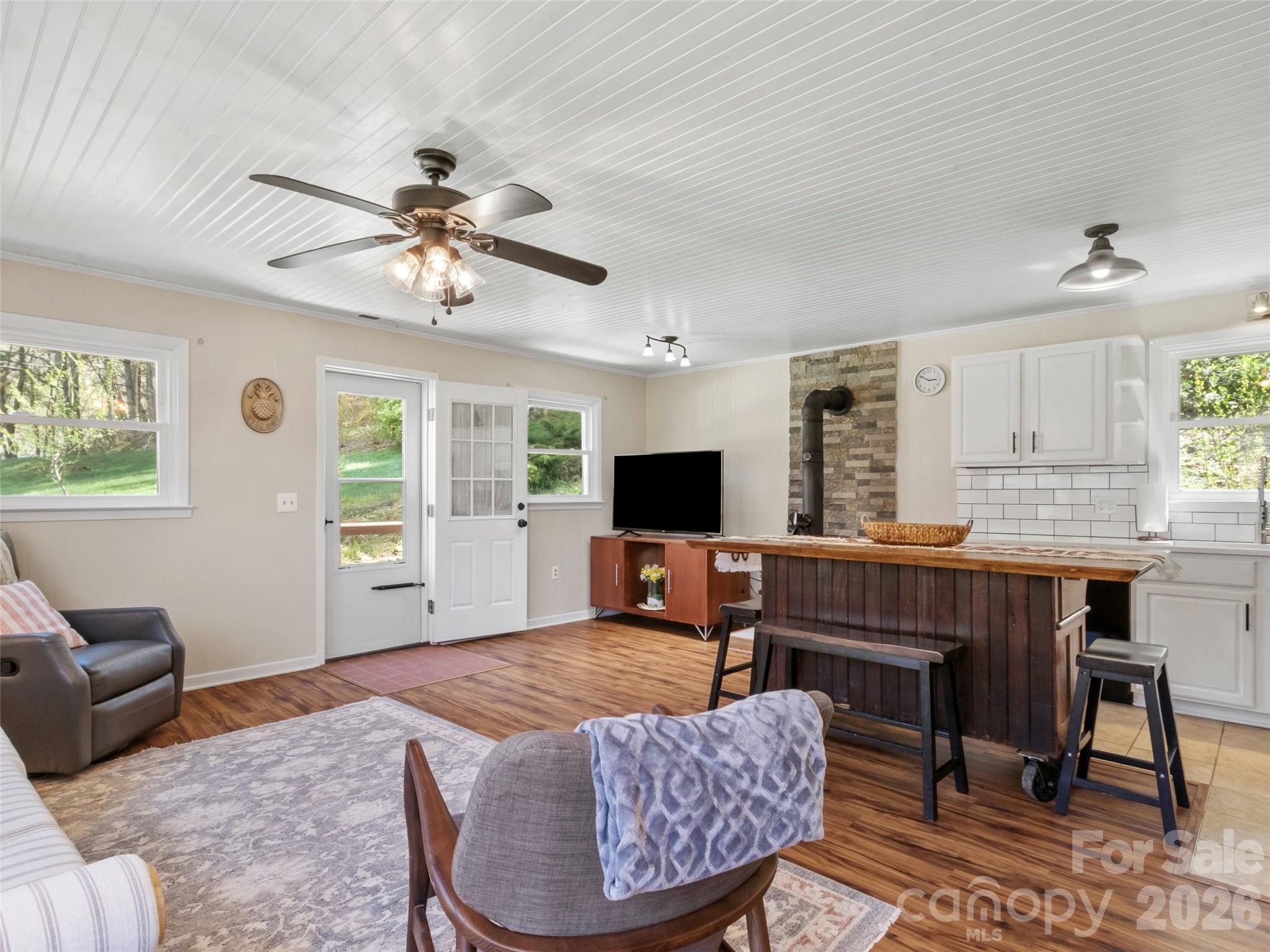 24 Baldridge Drive — Burnsville