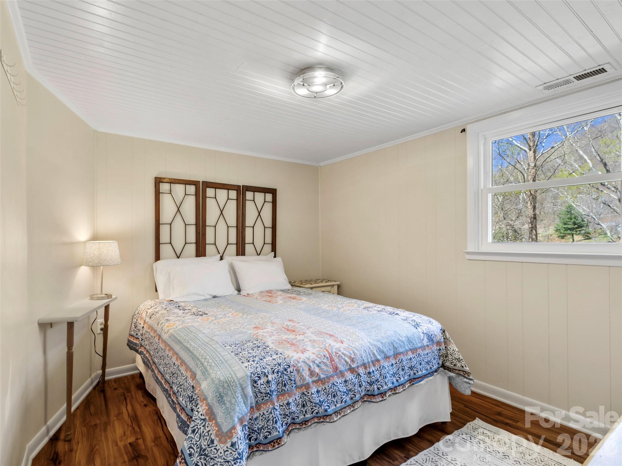 24 Baldridge Drive — Burnsville