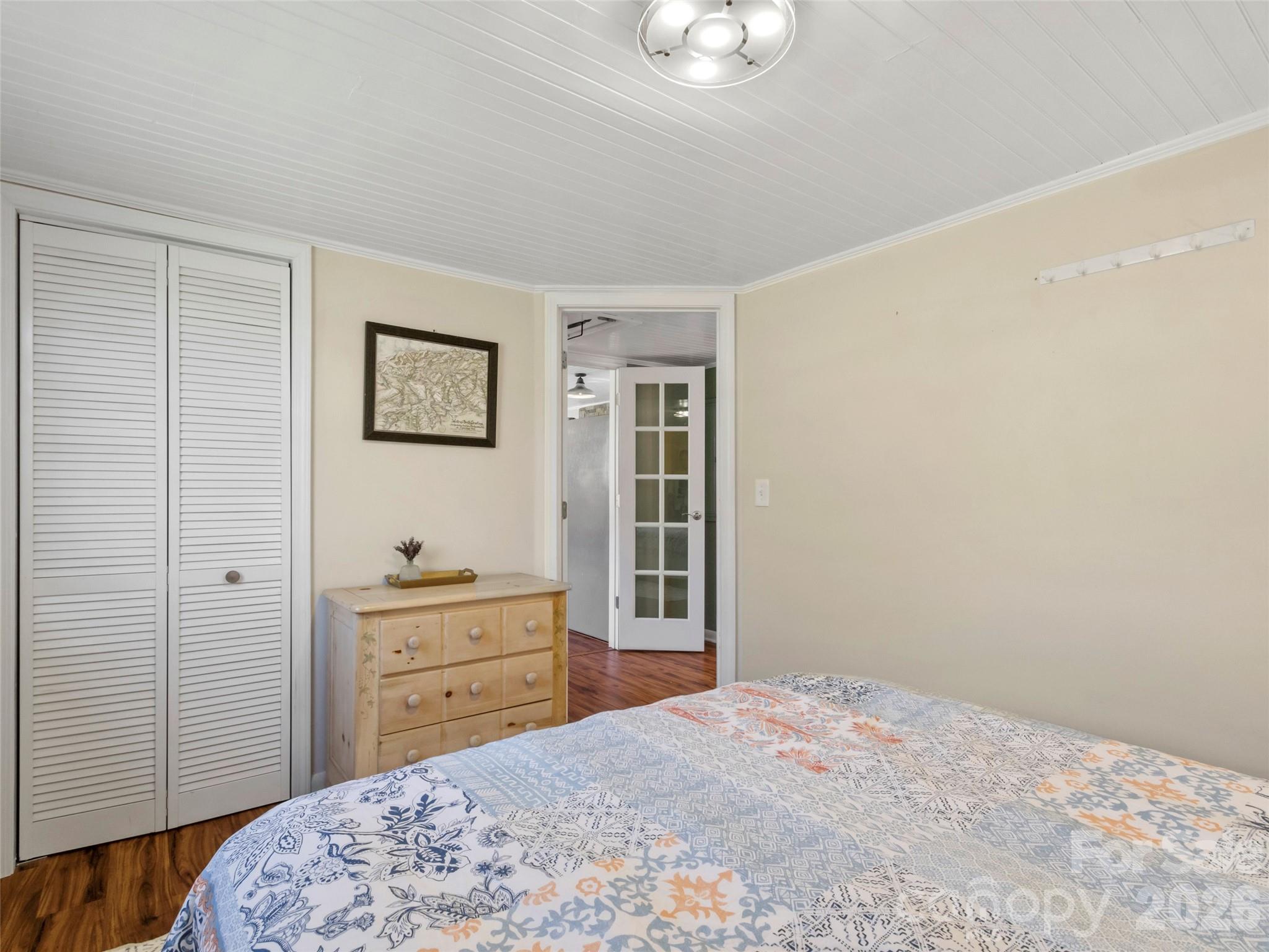 24 Baldridge Drive — Burnsville