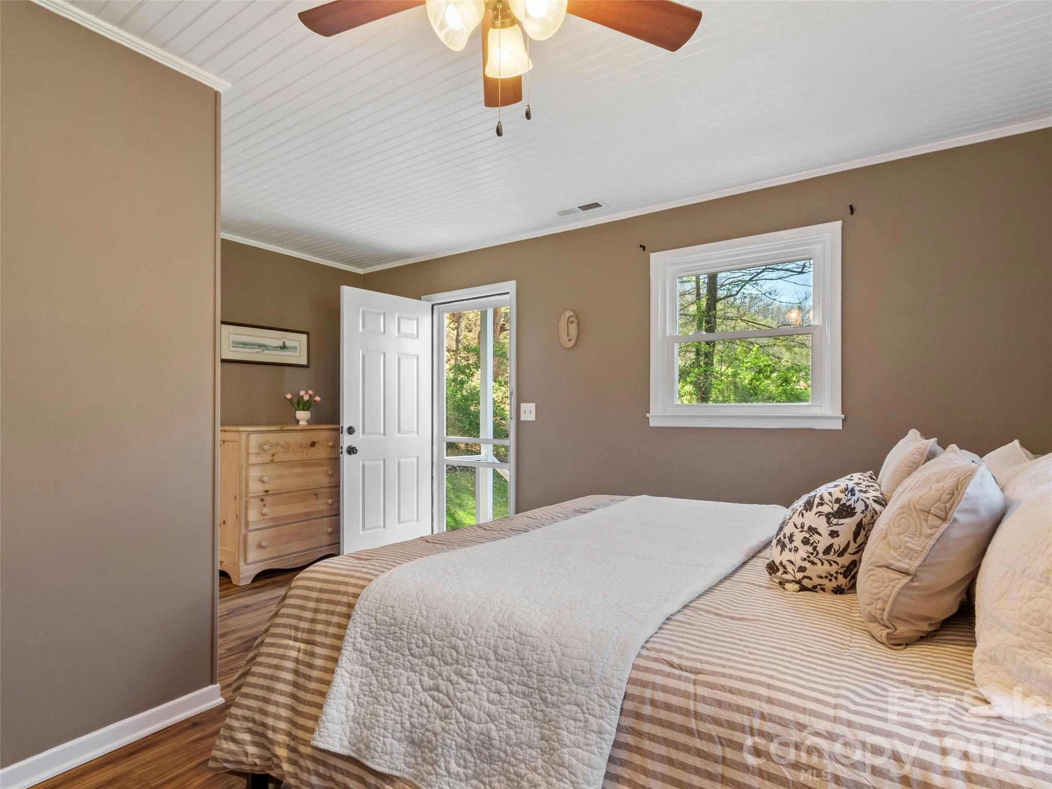 24 Baldridge Drive — Burnsville