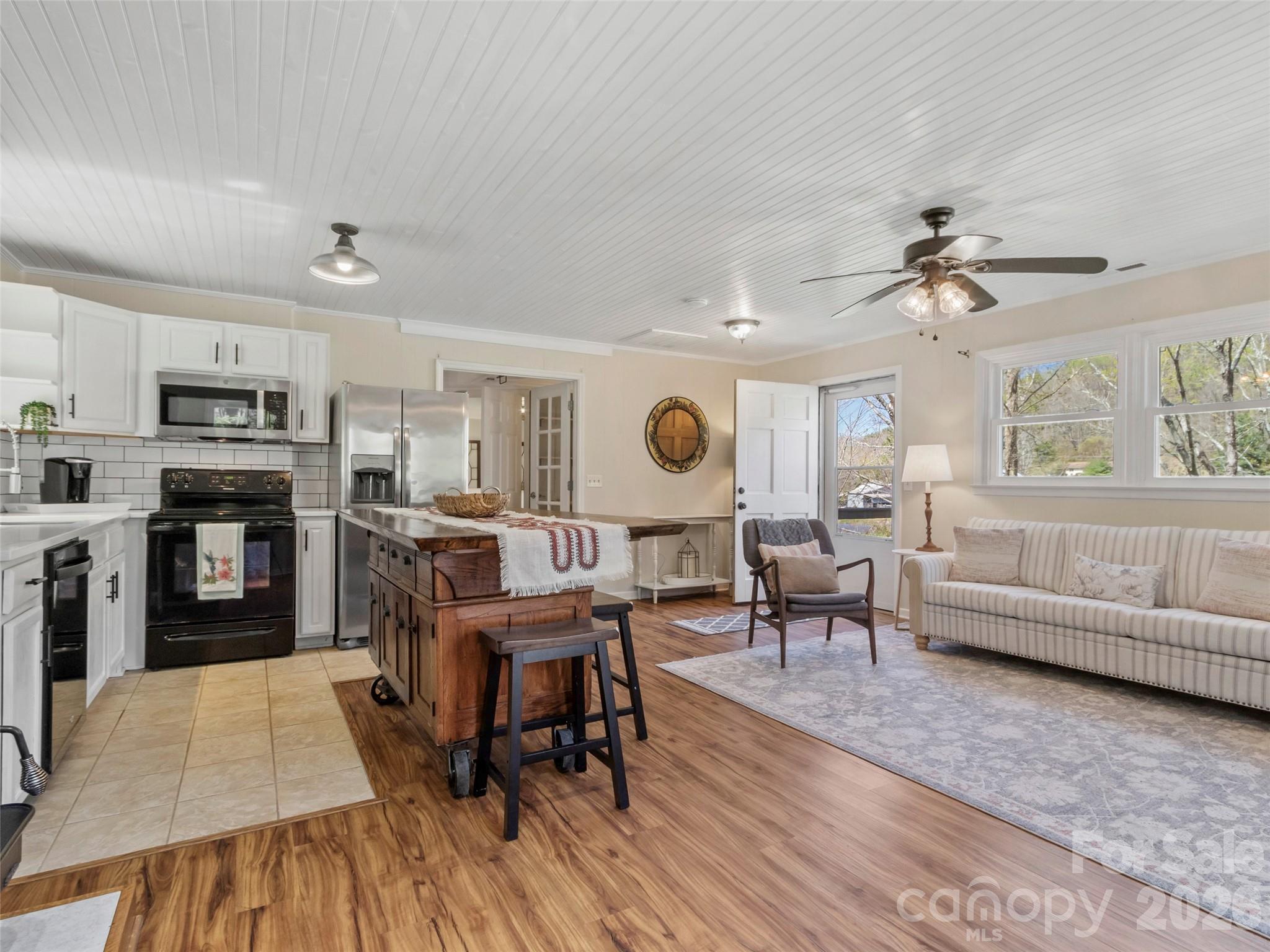 24 Baldridge Drive — Burnsville