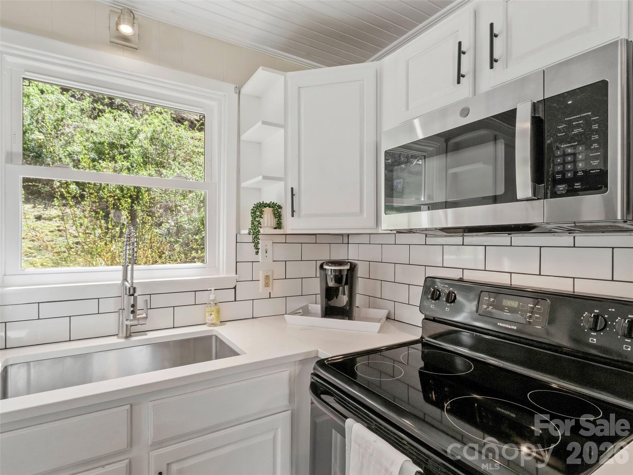 24 Baldridge Drive — Burnsville
