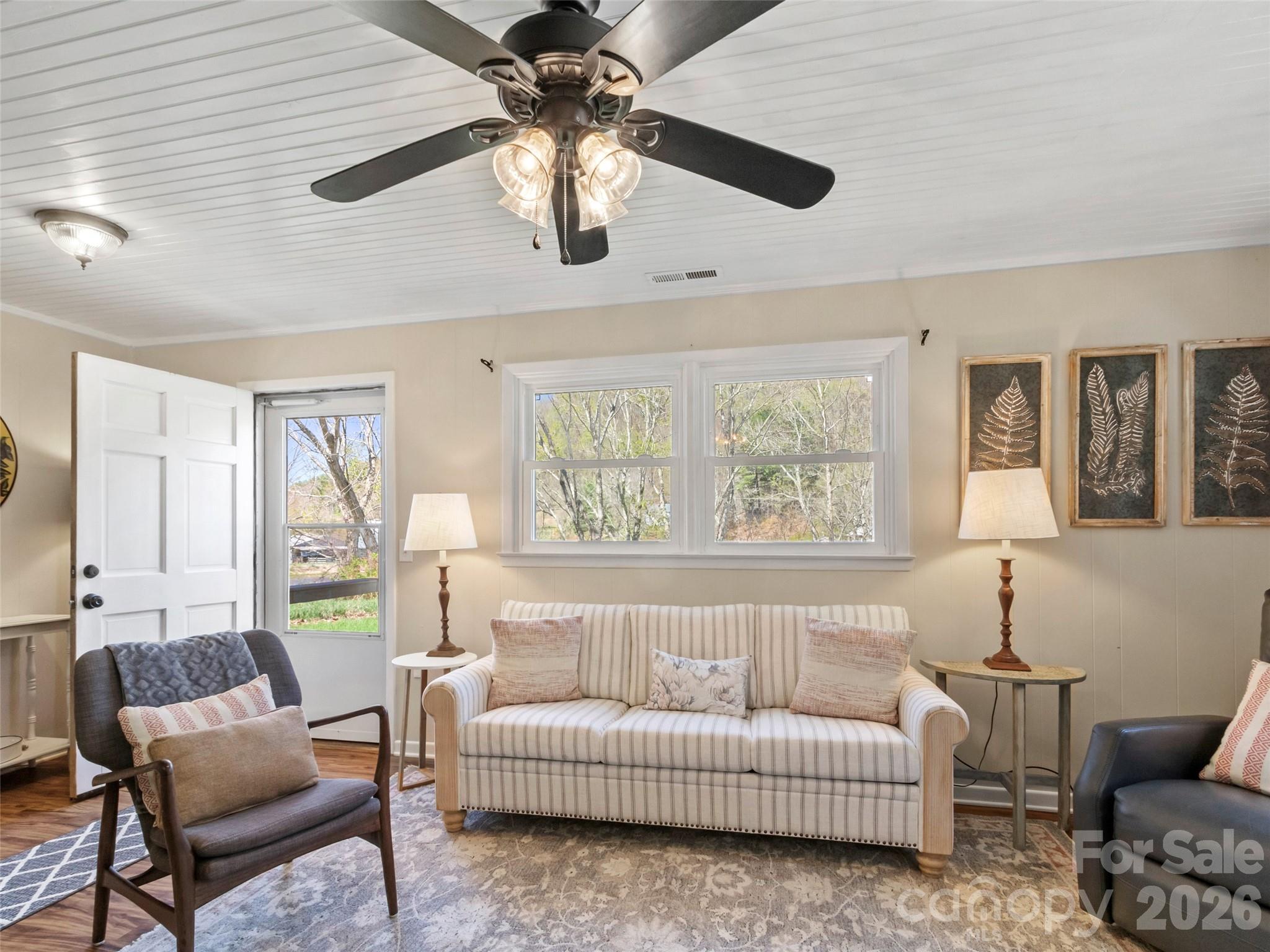 24 Baldridge Drive — Burnsville