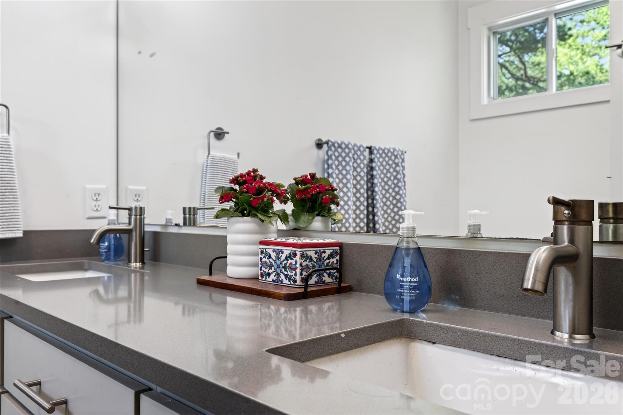 62 Dillingham Road — Asheville