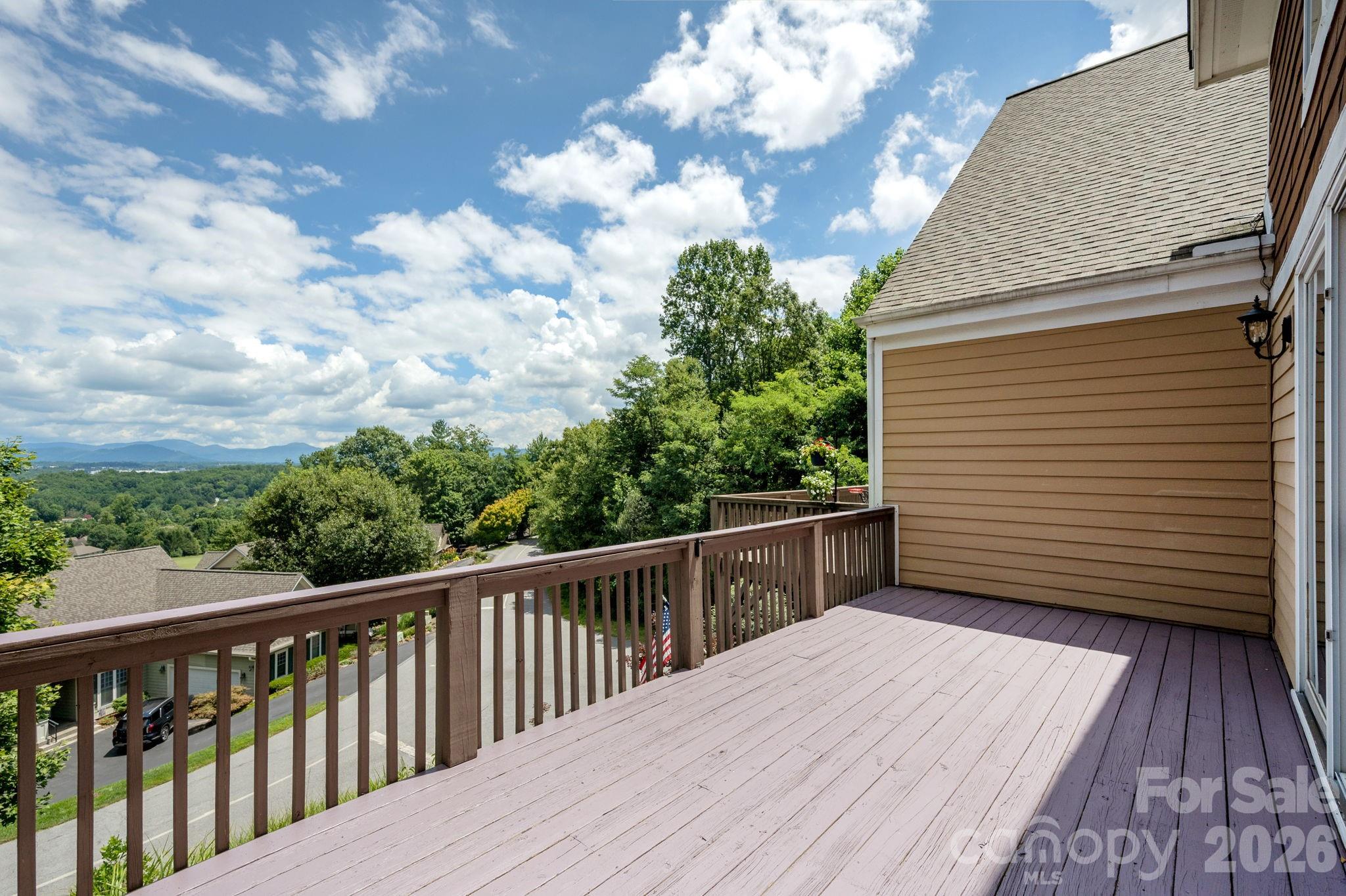 20 N Mission Hills Court — Mills River