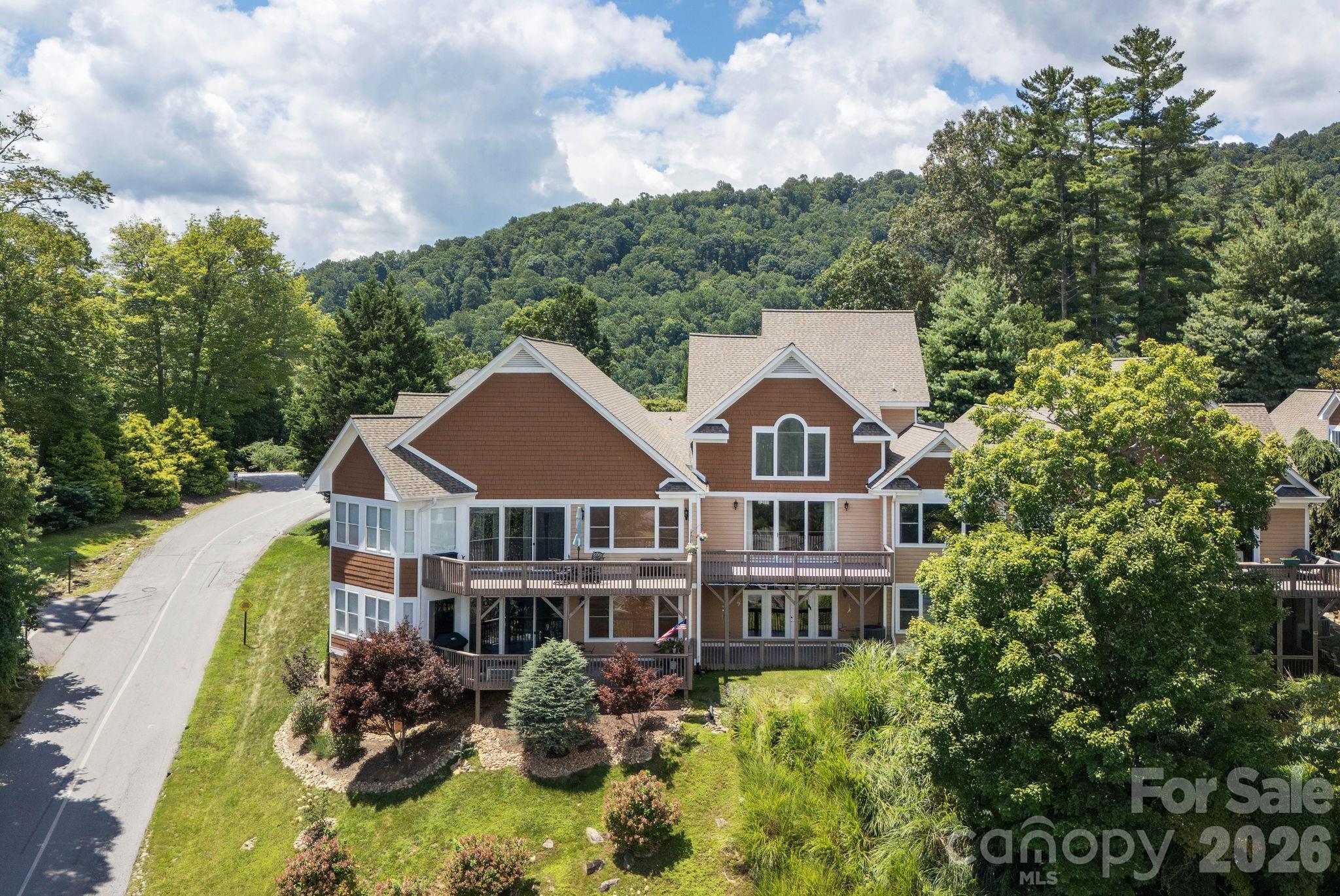 20 N Mission Hills Court — Mills River