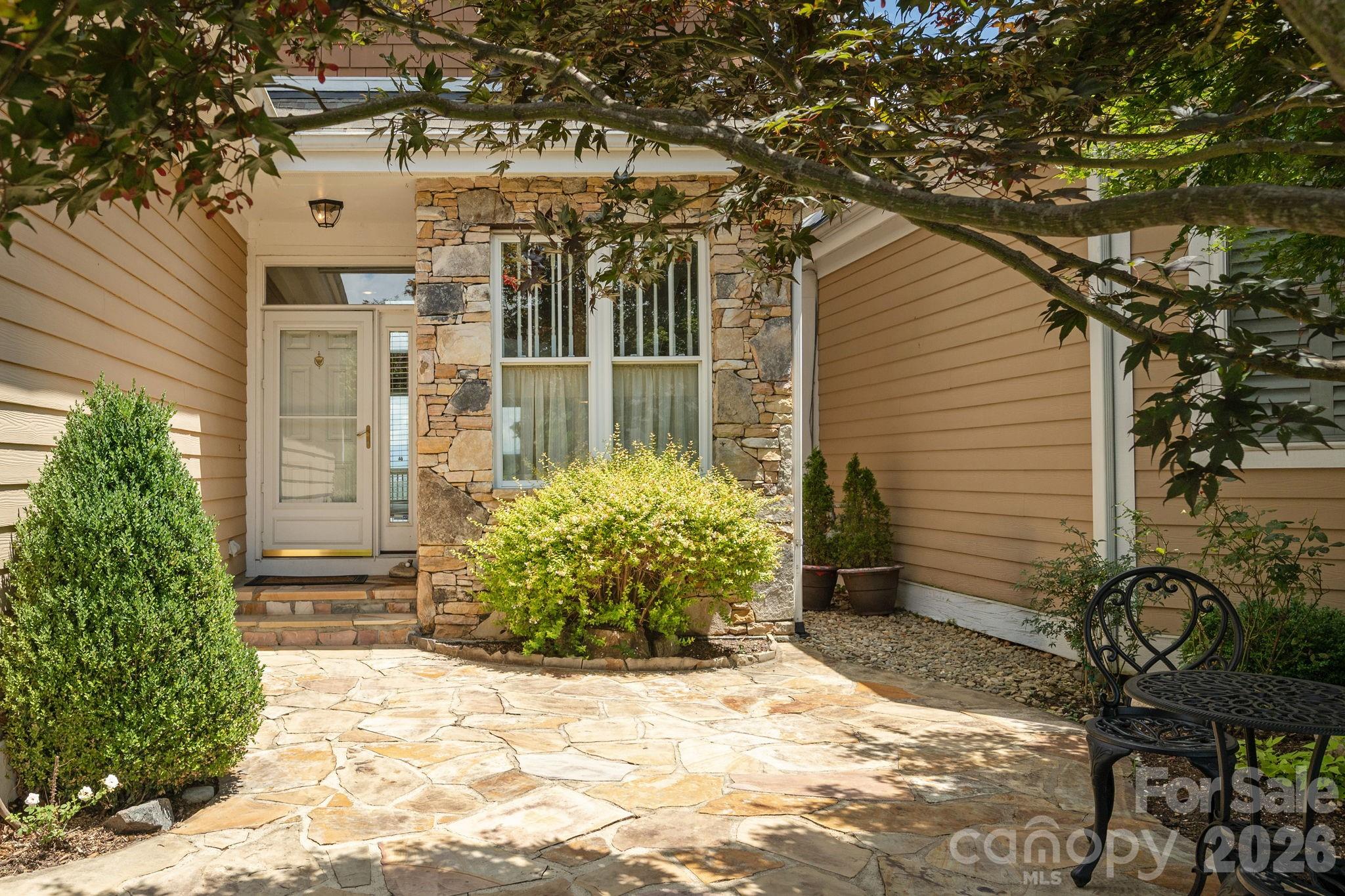 20 N Mission Hills Court — Mills River