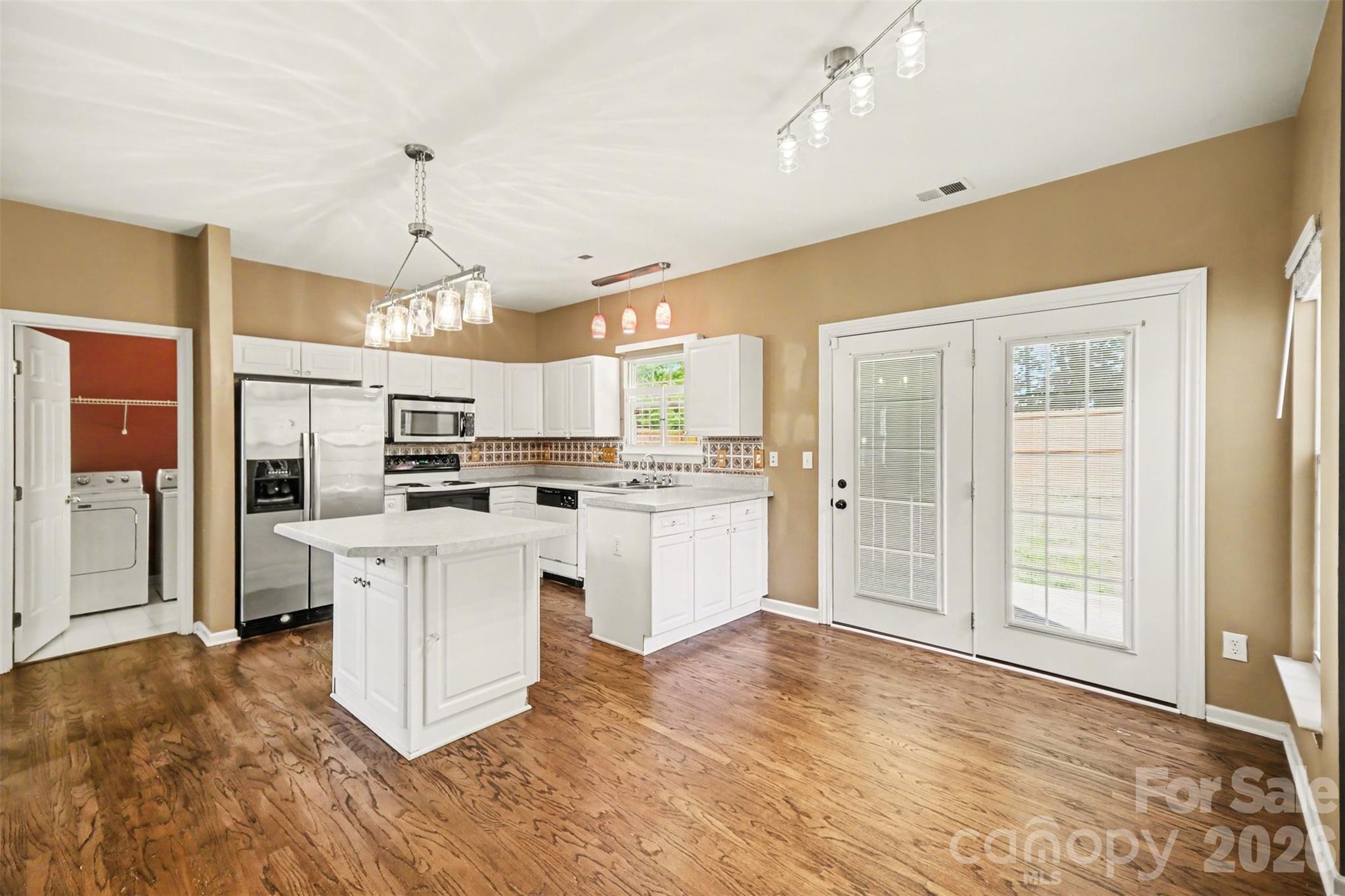 11647 Northwoods Forest Drive — Charlotte