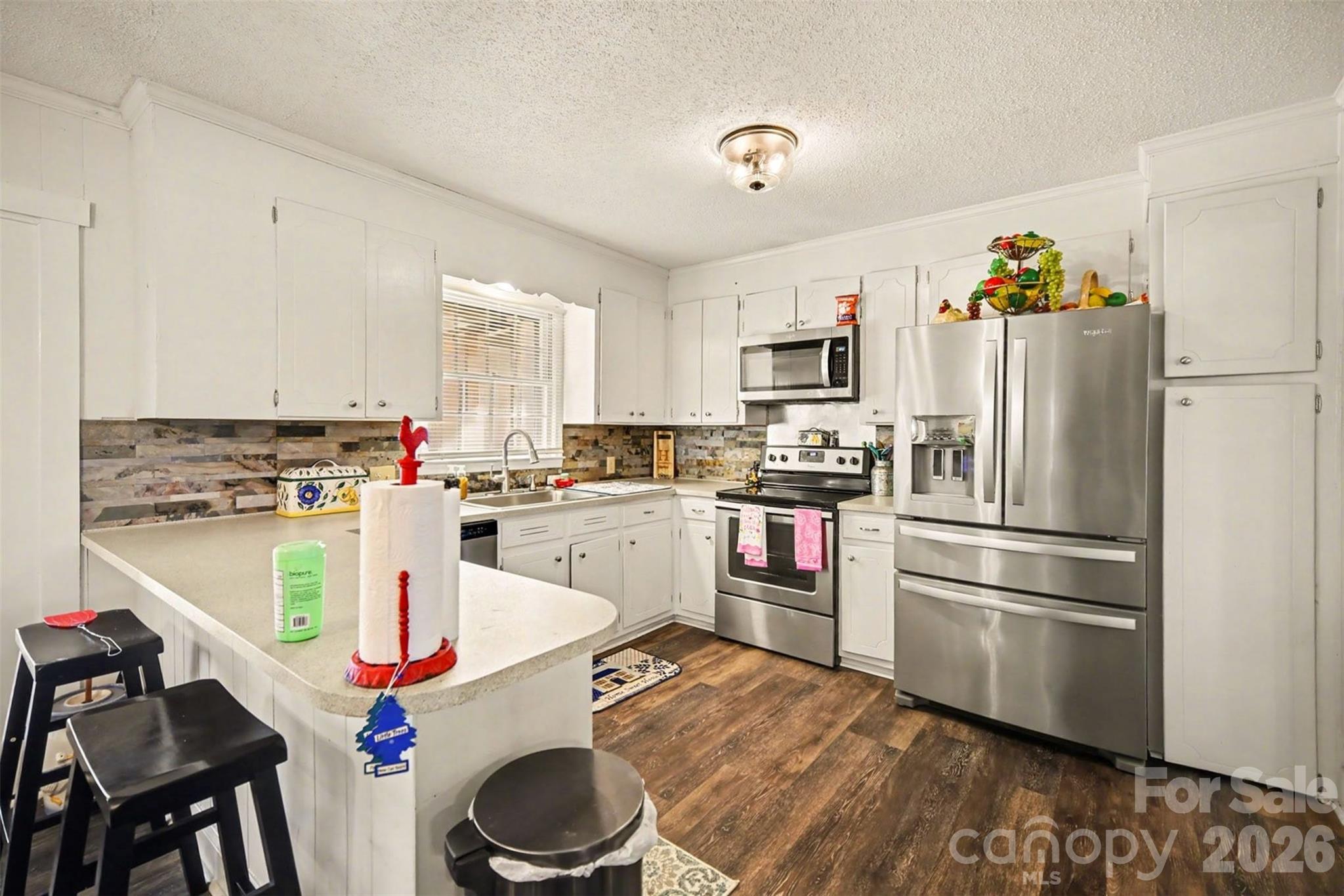 1087 Greenbriar Drive — Lancaster