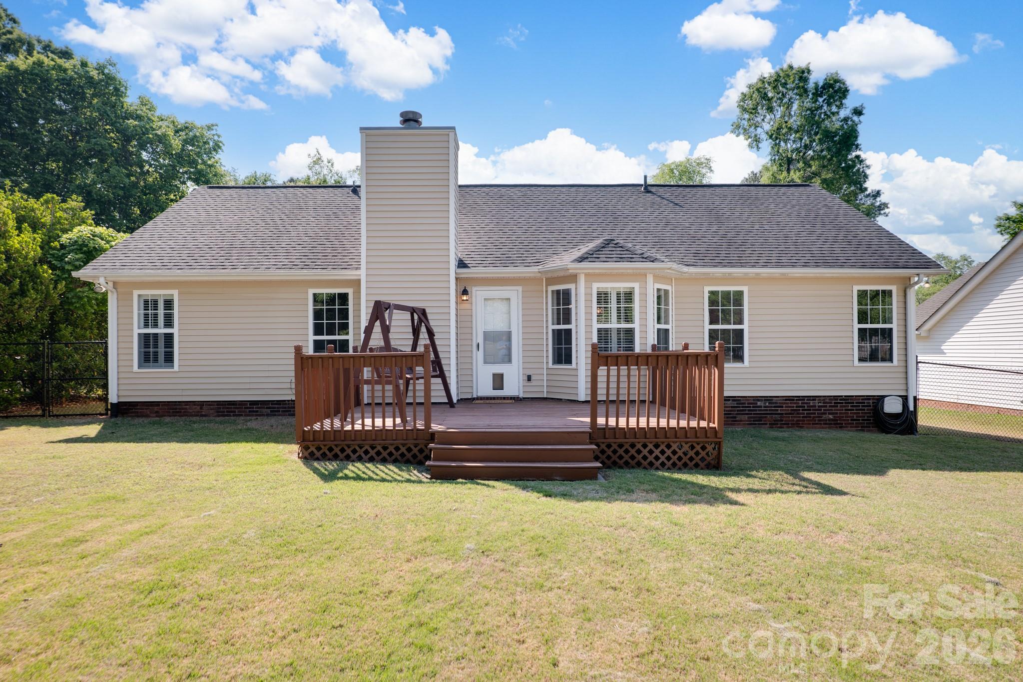 7224 Swans Run Road — Charlotte