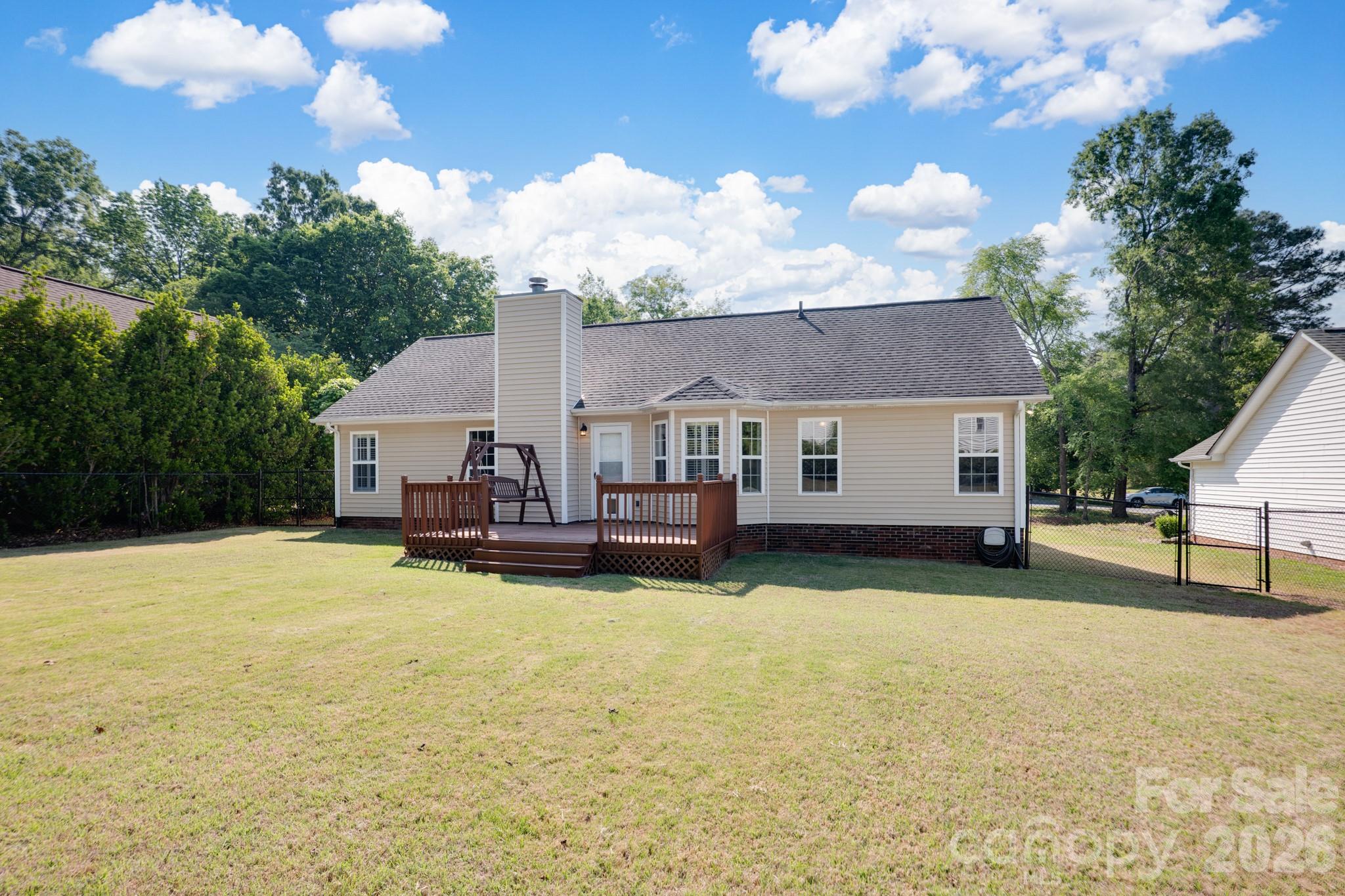 7224 Swans Run Road — Charlotte