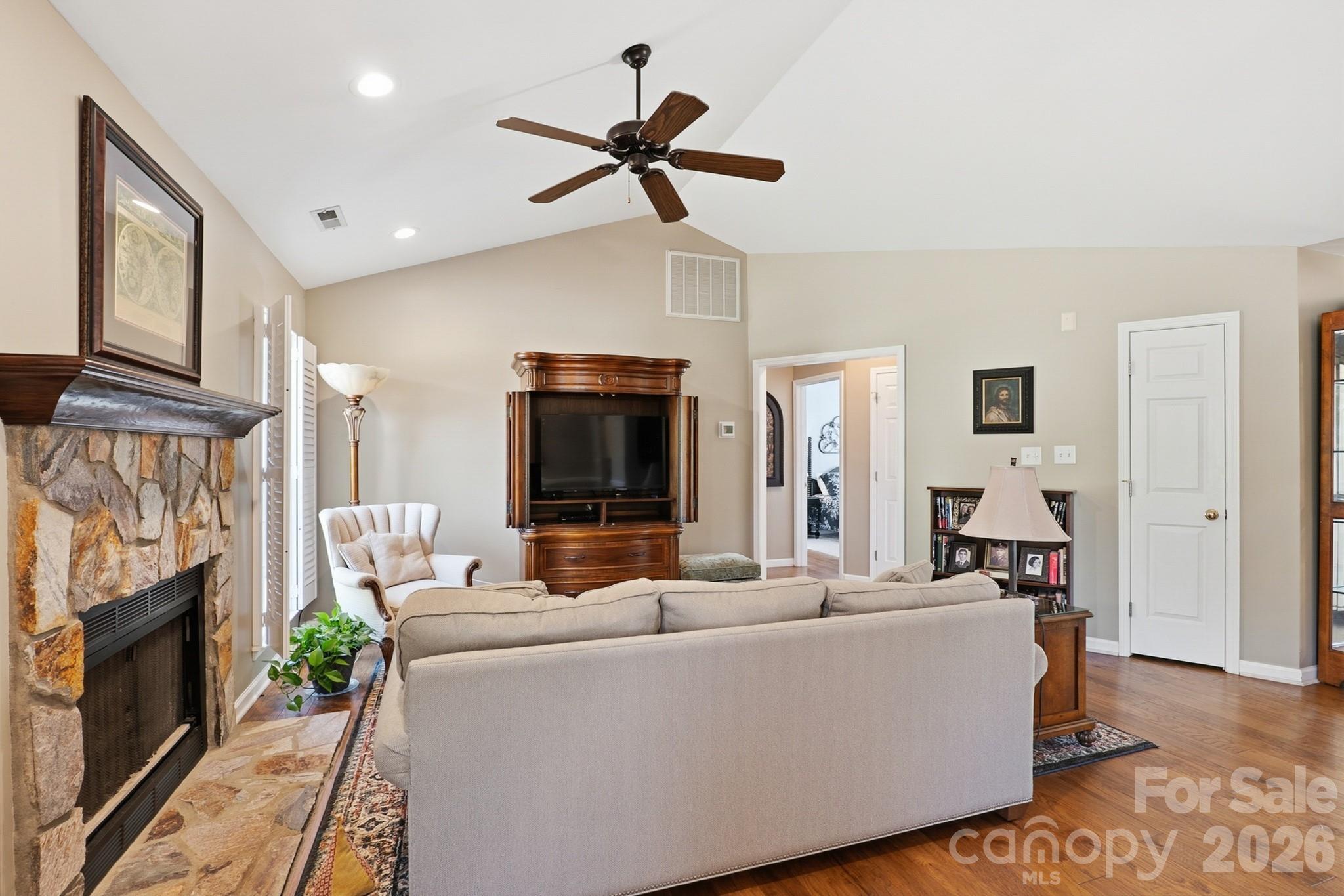 7224 Swans Run Road — Charlotte