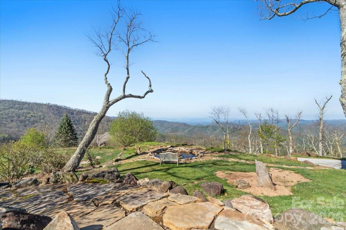 9 Hawks Ledge Trail — Burnsville