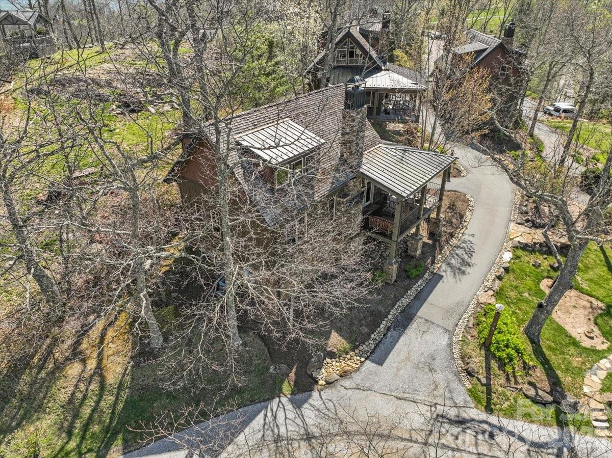 9 Hawks Ledge Trail — Burnsville