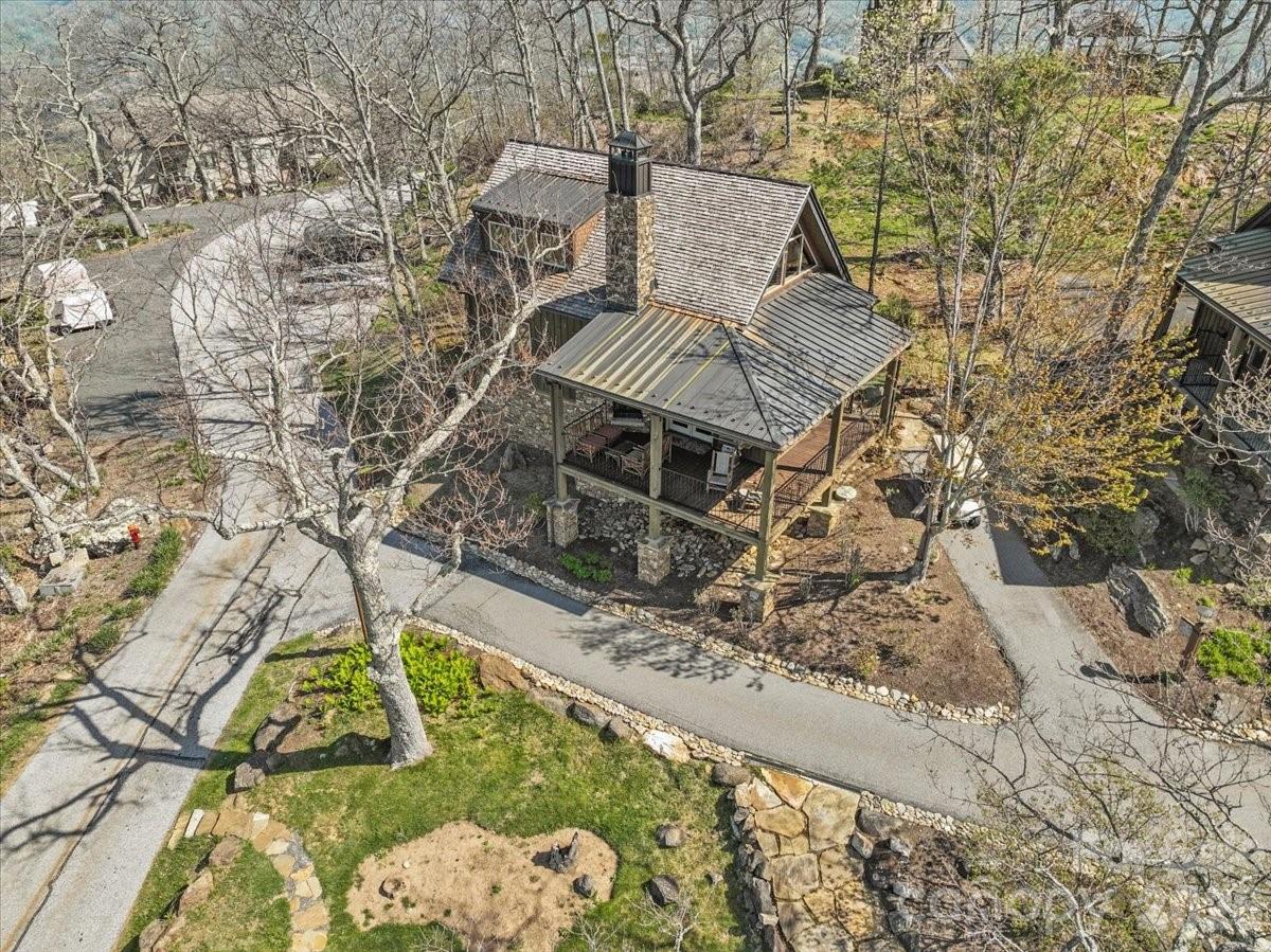 9 Hawks Ledge Trail — Burnsville
