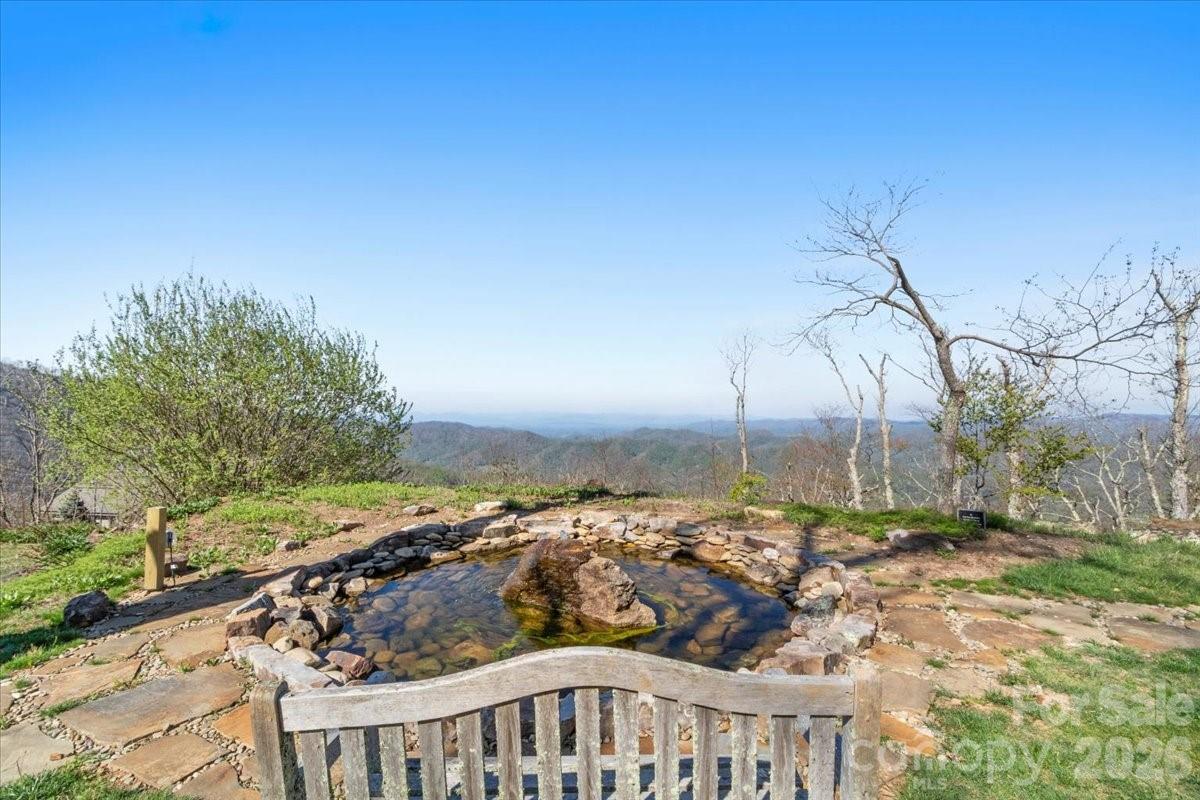 9 Hawks Ledge Trail — Burnsville