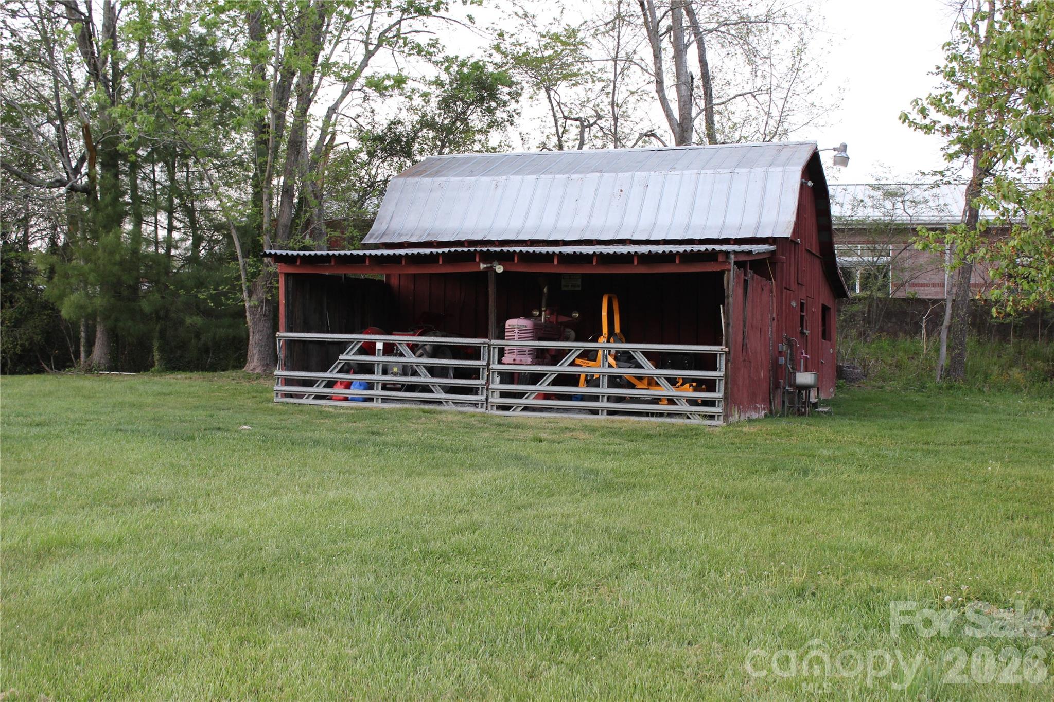 300 Banner Farm Road — Mills River