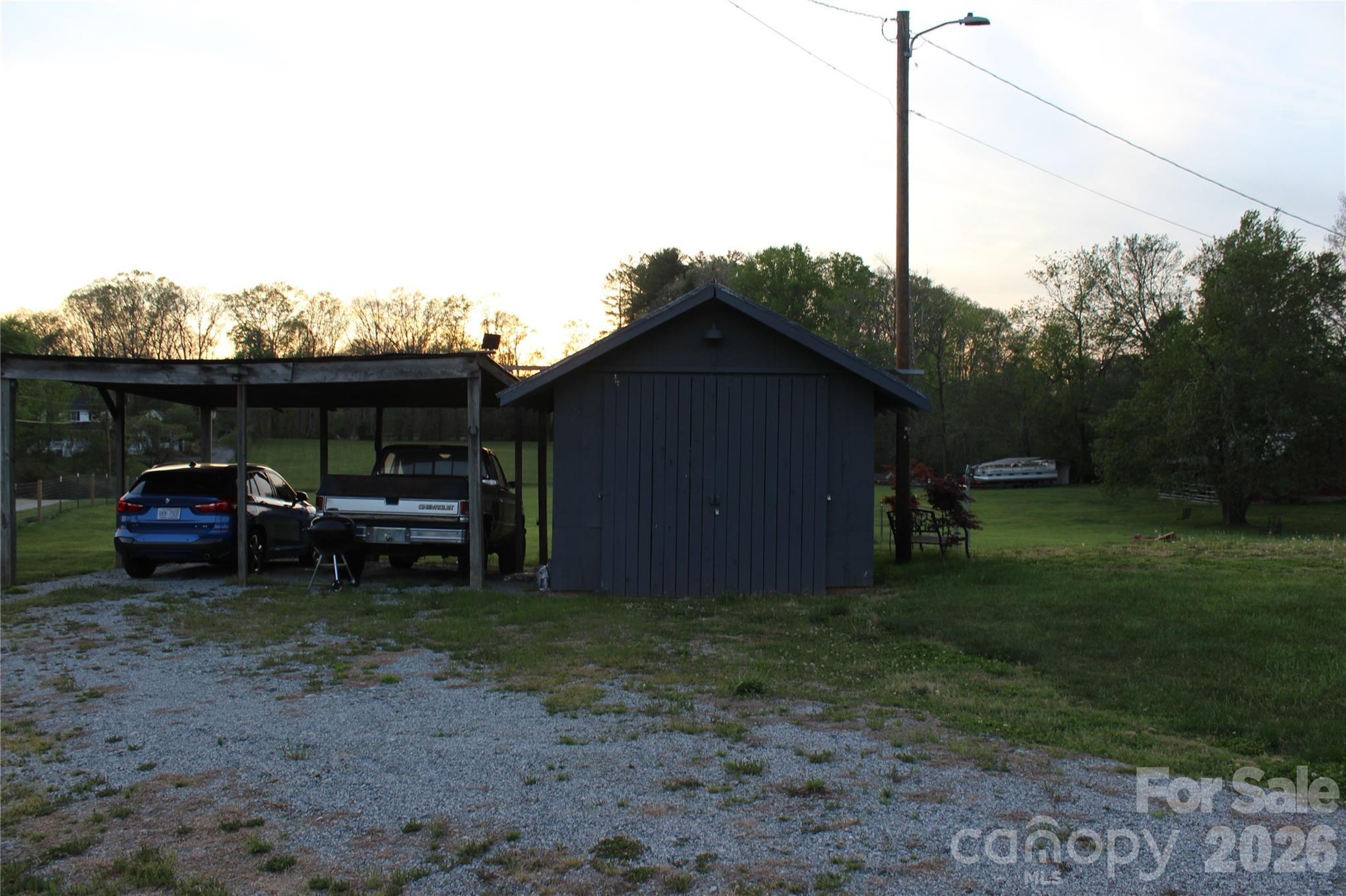 300 Banner Farm Road — Mills River