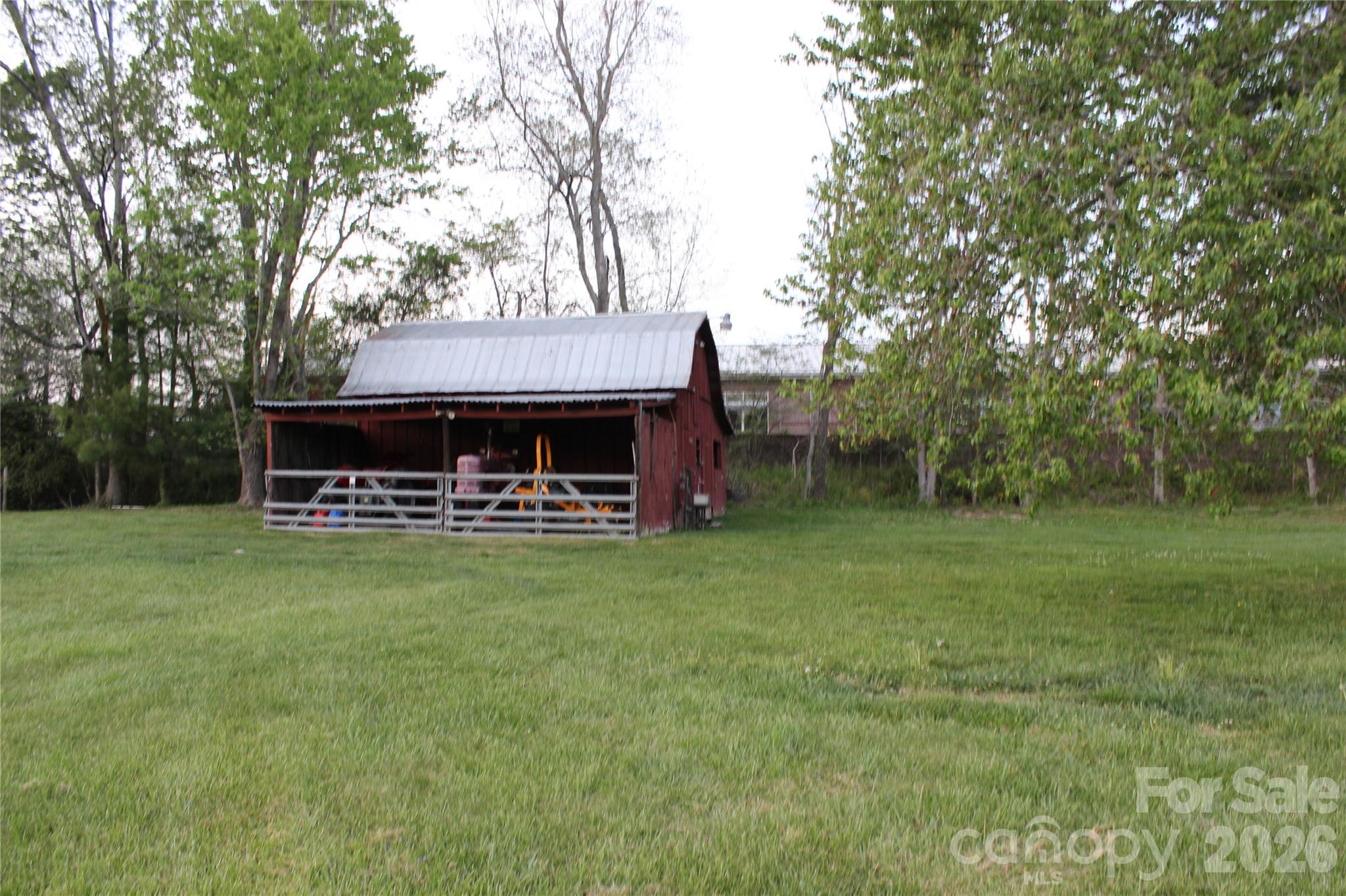 300 Banner Farm Road — Mills River