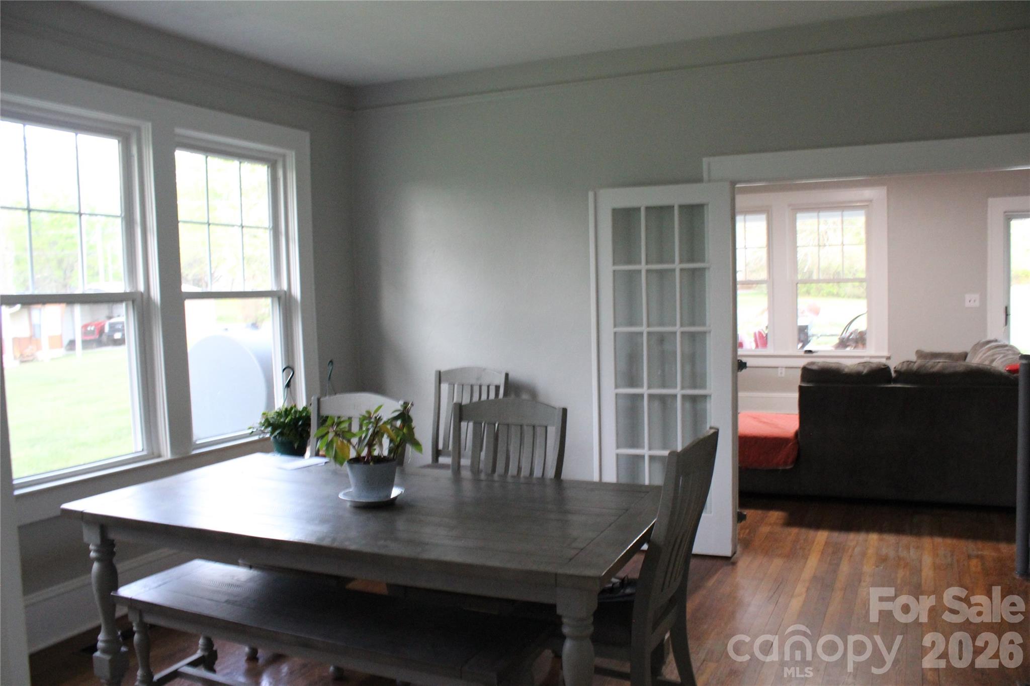 300 Banner Farm Road — Mills River