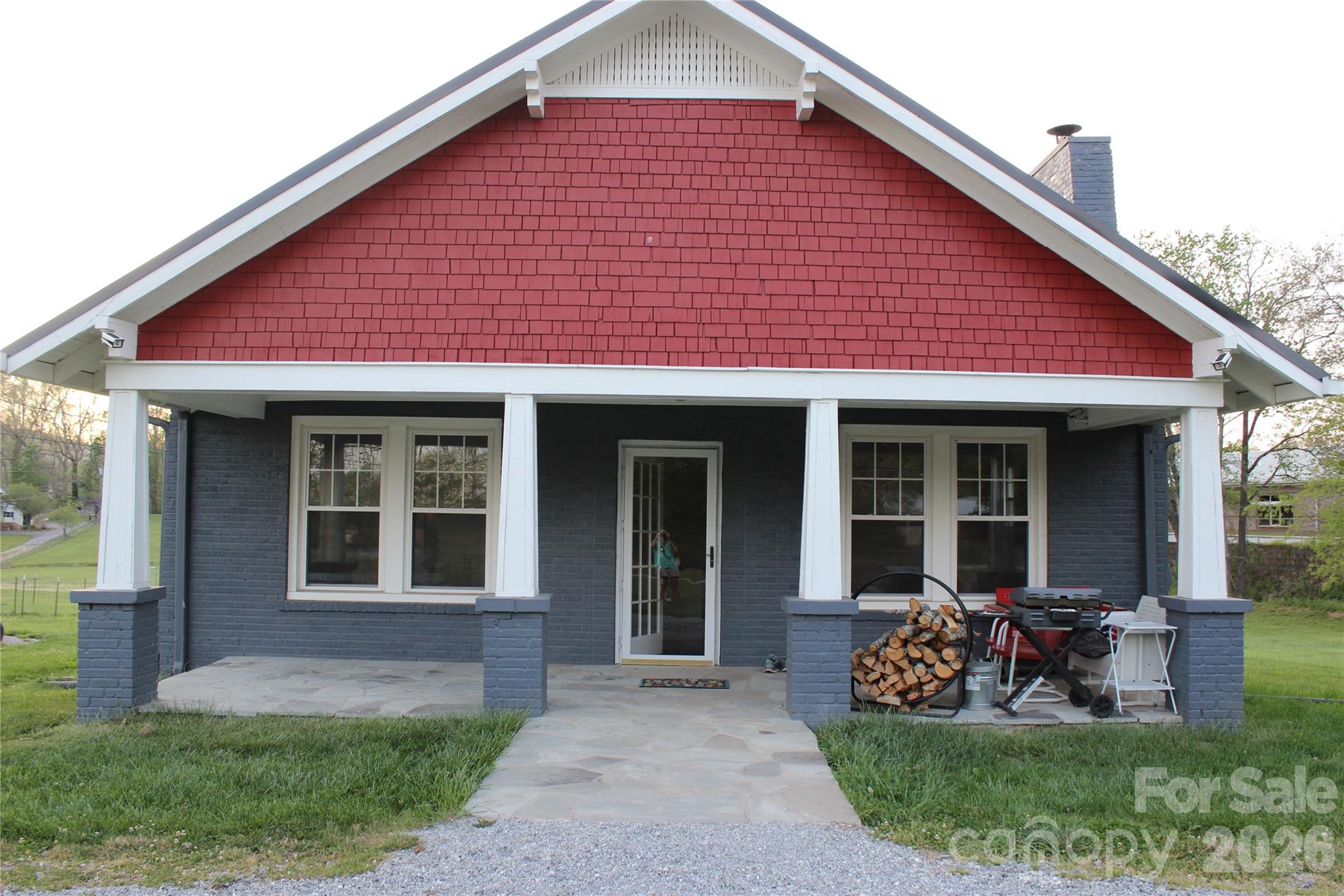 300 Banner Farm Road — Mills River