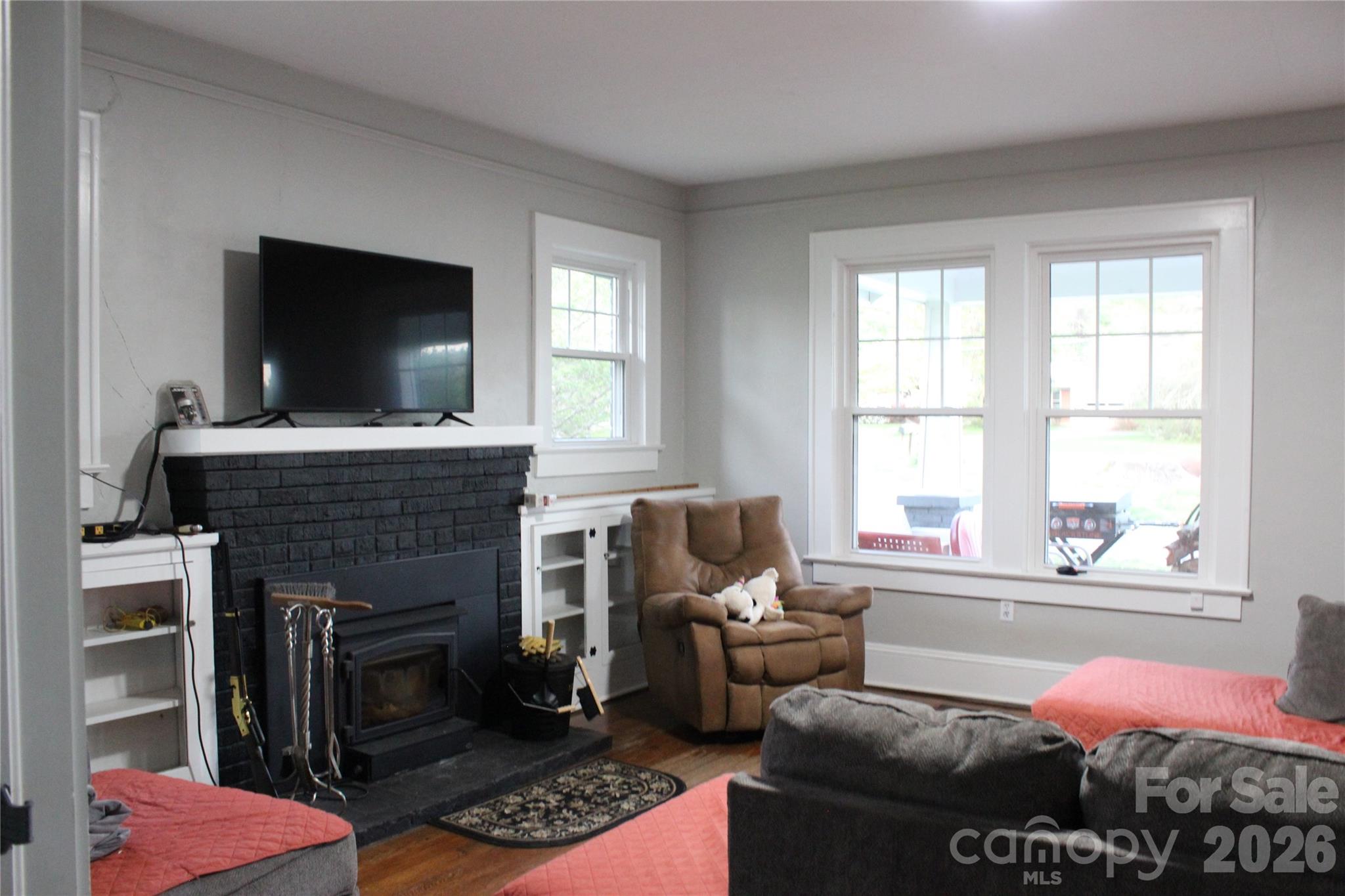 300 Banner Farm Road — Mills River