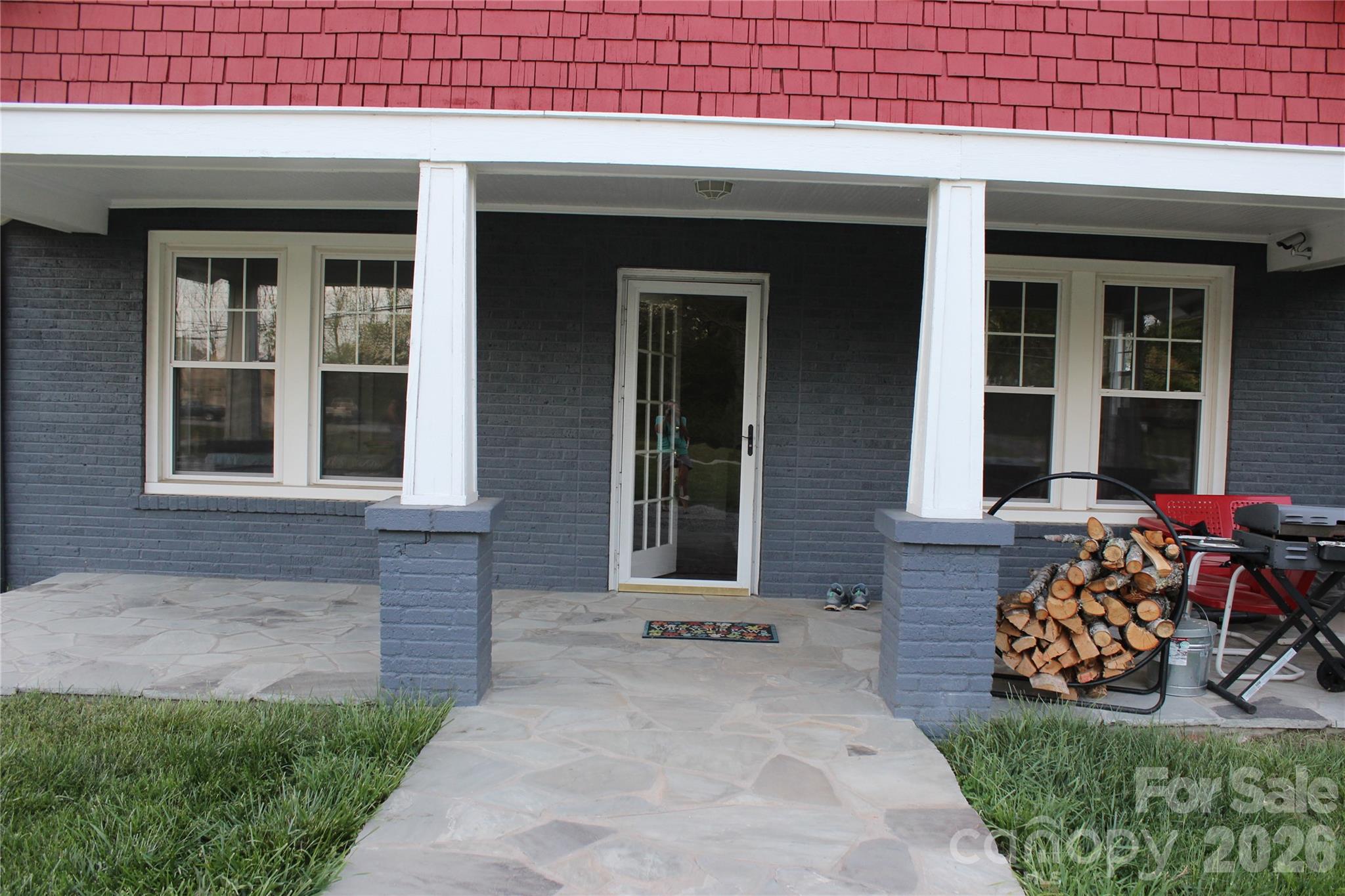 300 Banner Farm Road — Mills River