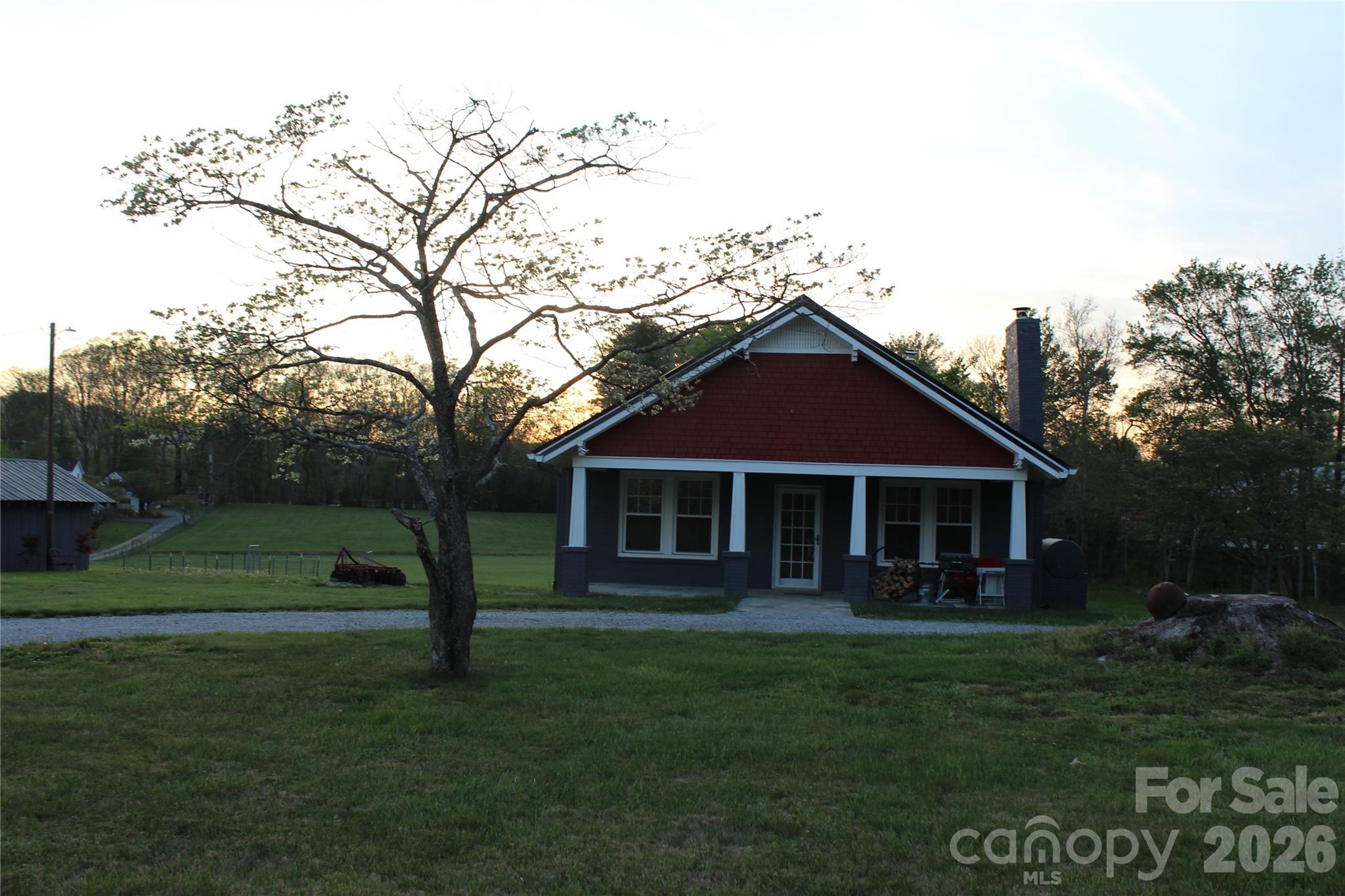 300 Banner Farm Road — Mills River