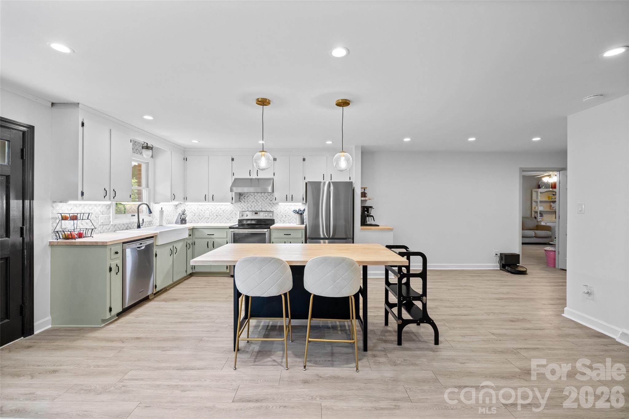 1709 Lakeview Drive — Monroe