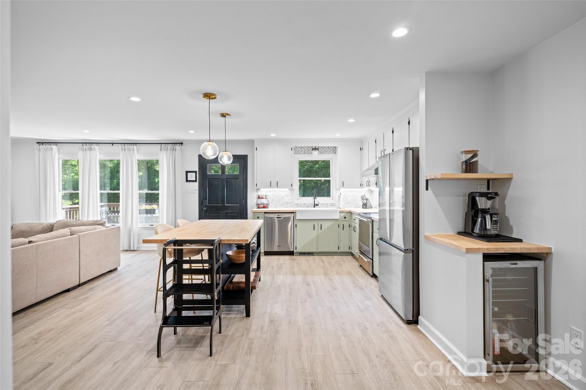 1709 Lakeview Drive — Monroe