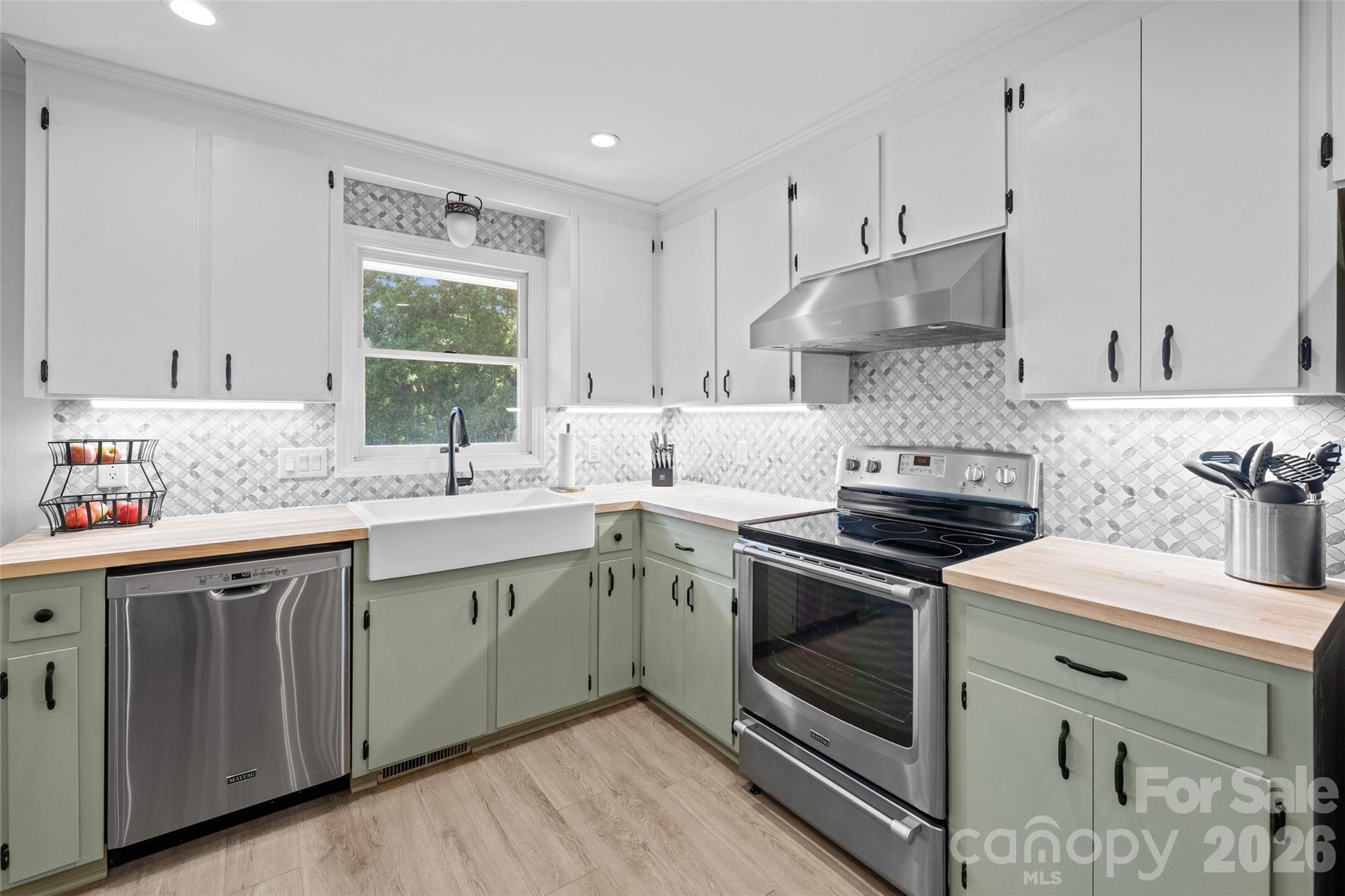 1709 Lakeview Drive — Monroe