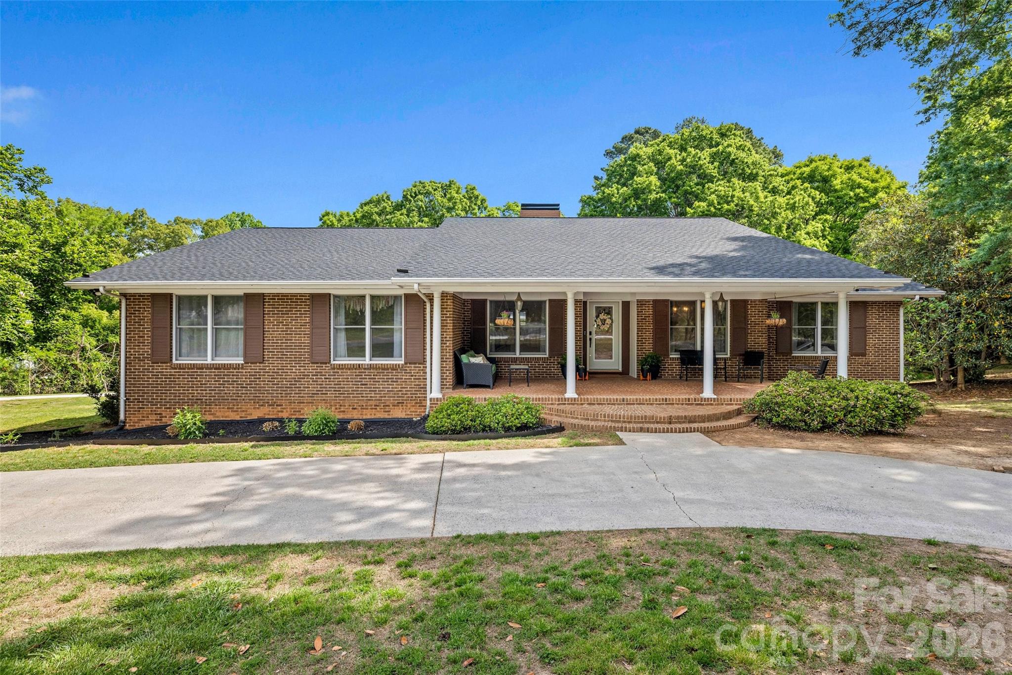 1709 Lakeview Drive — Monroe