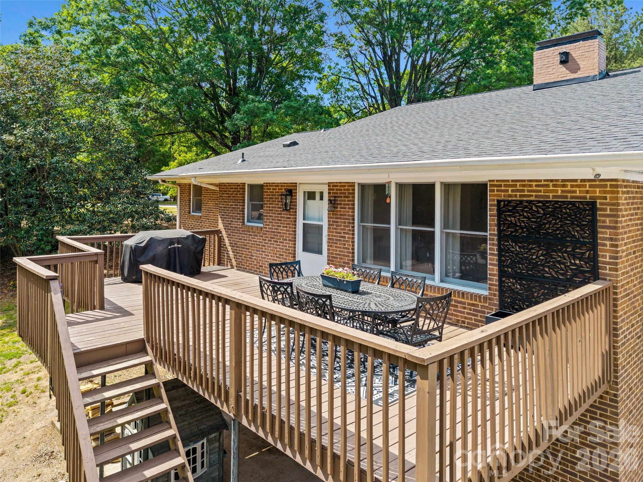 1709 Lakeview Drive — Monroe