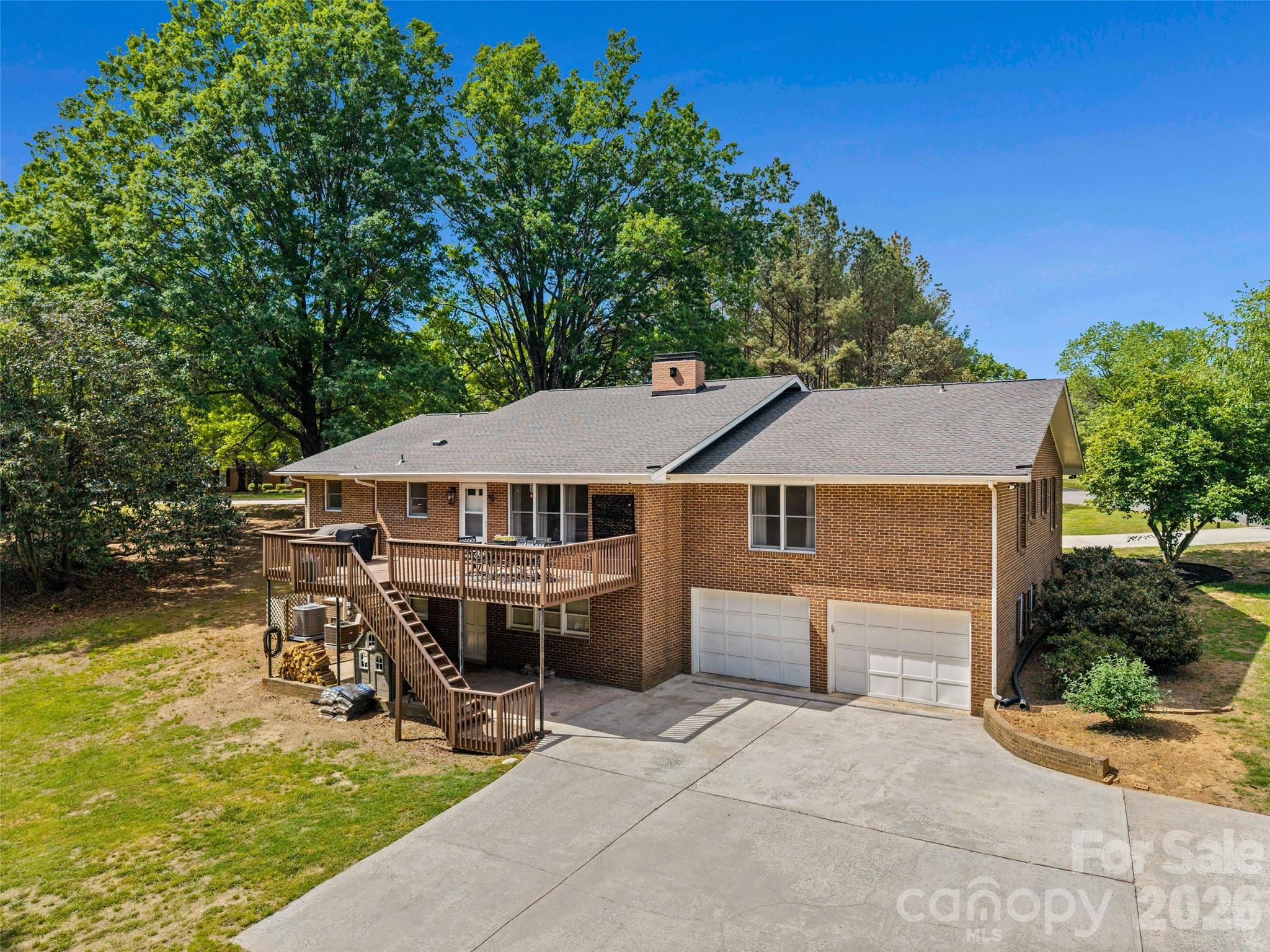 1709 Lakeview Drive — Monroe