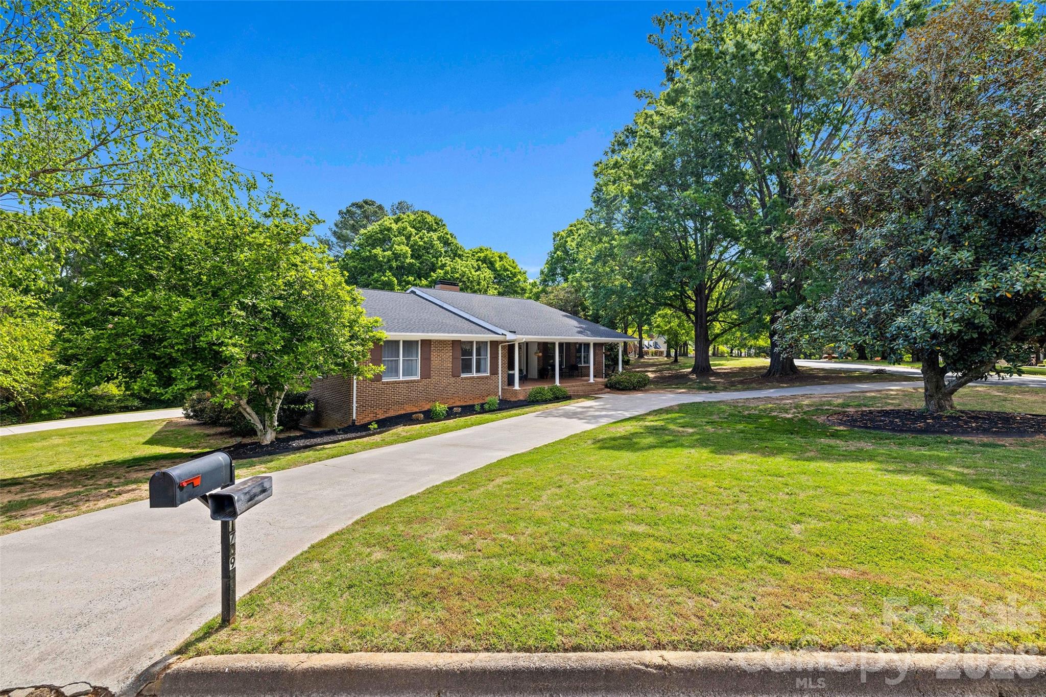 1709 Lakeview Drive — Monroe