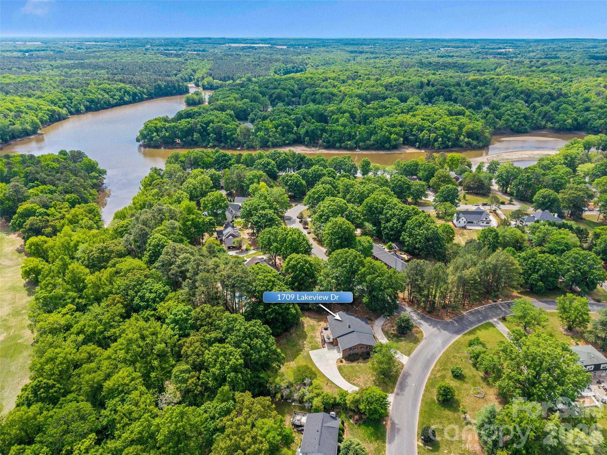 1709 Lakeview Drive — Monroe