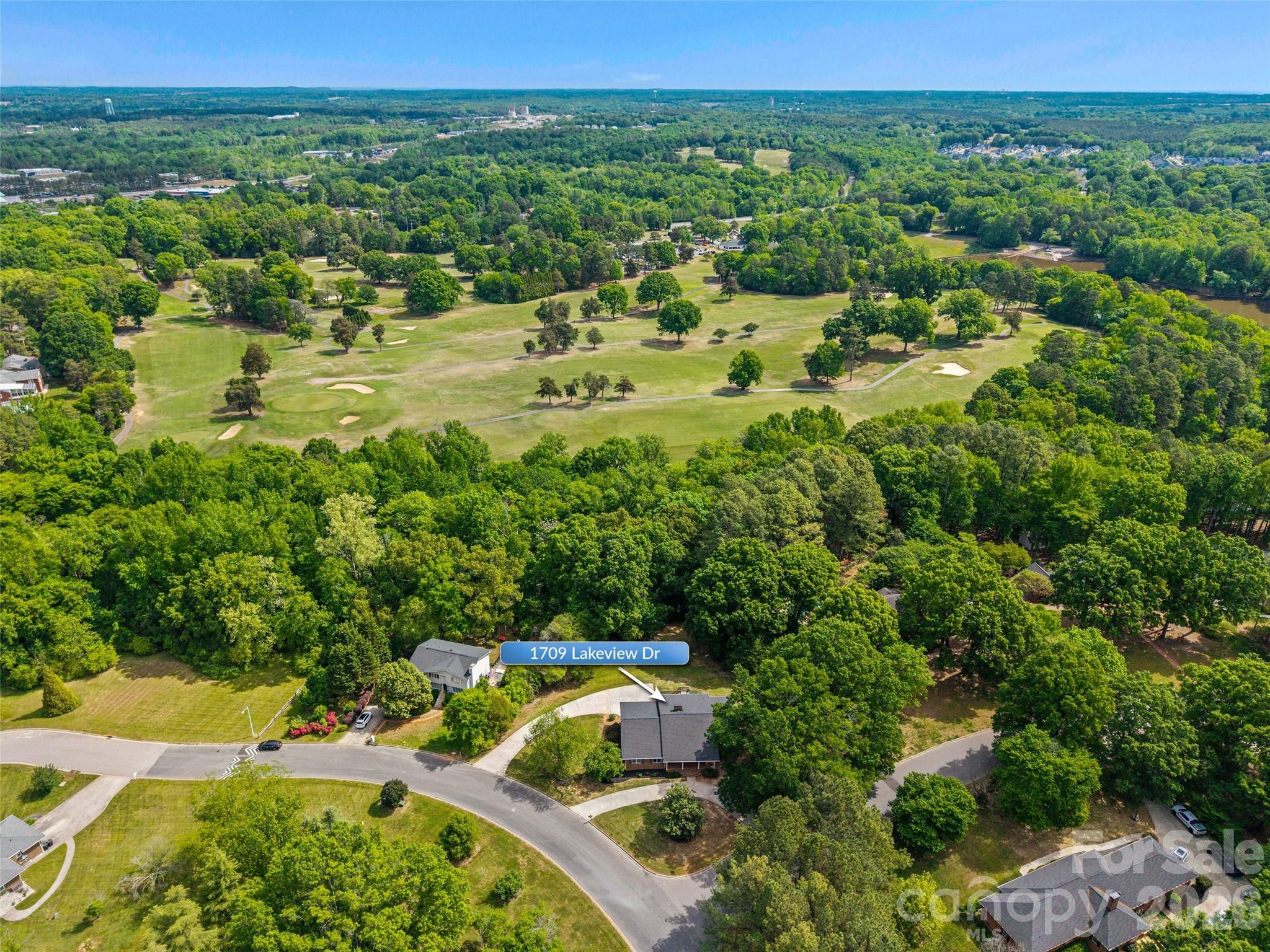 1709 Lakeview Drive — Monroe