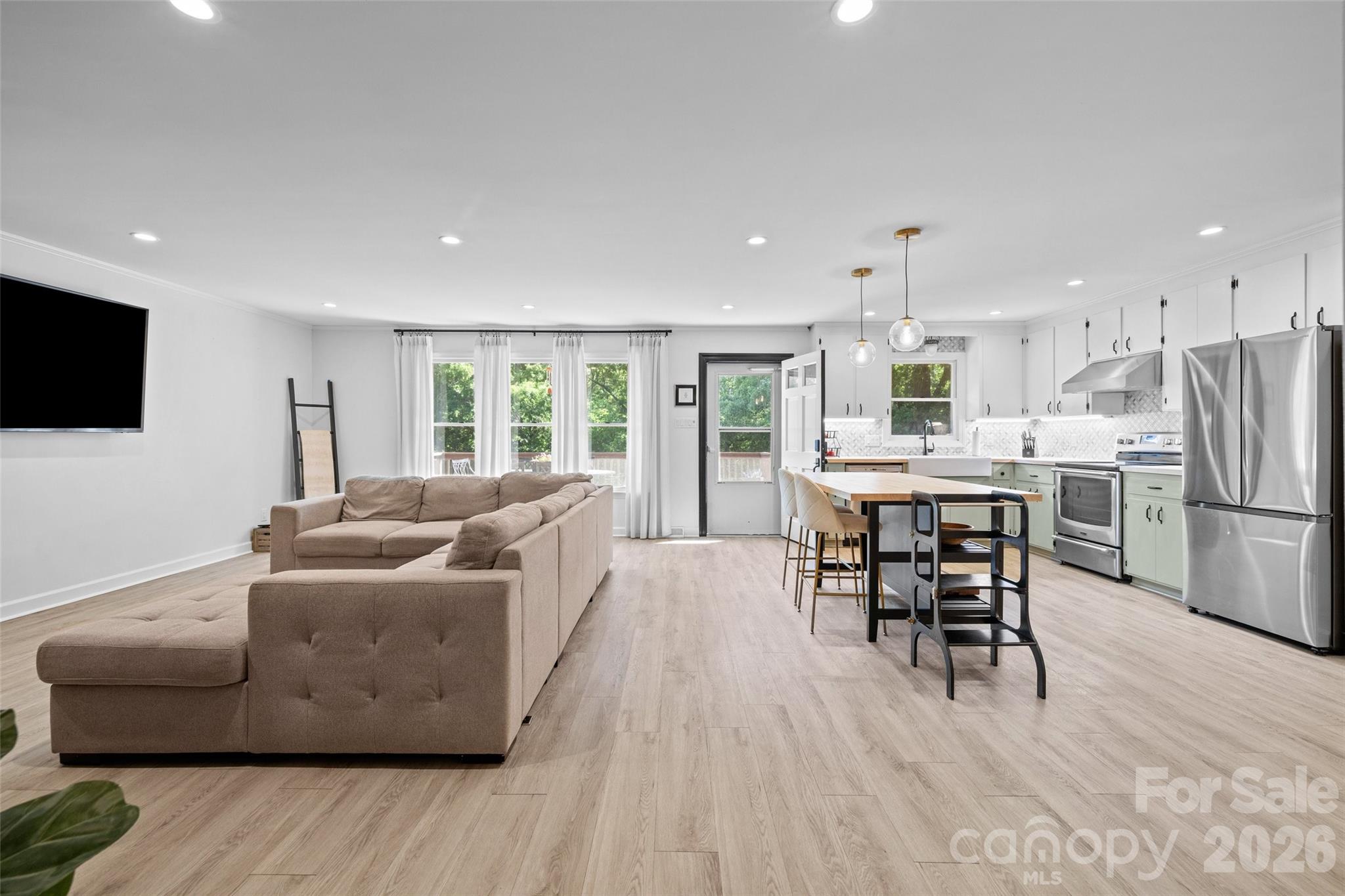 1709 Lakeview Drive — Monroe