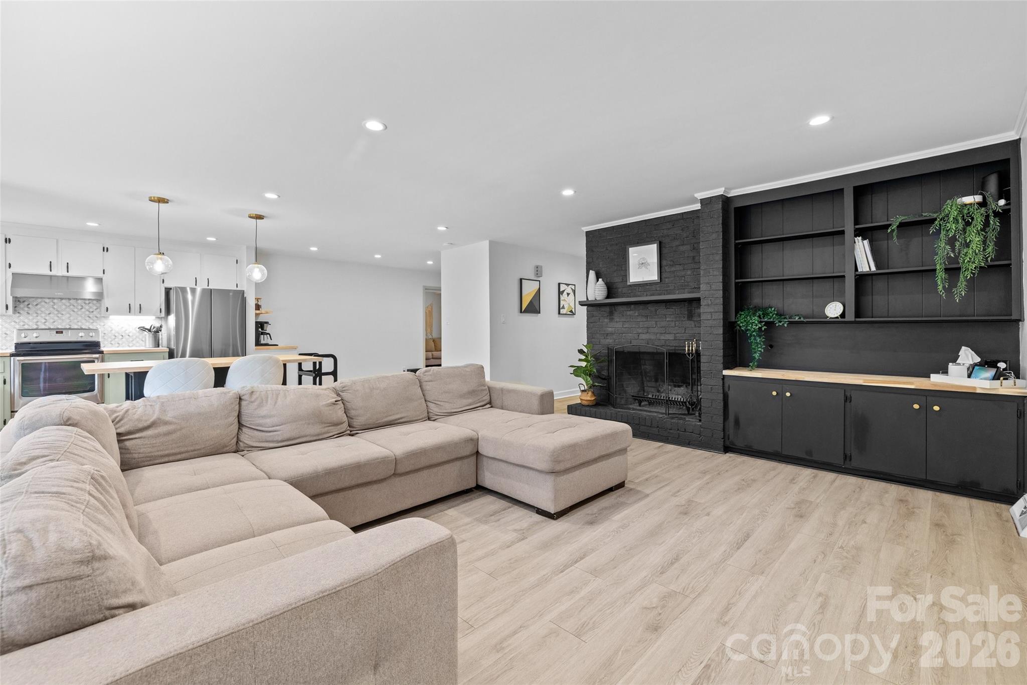 1709 Lakeview Drive — Monroe