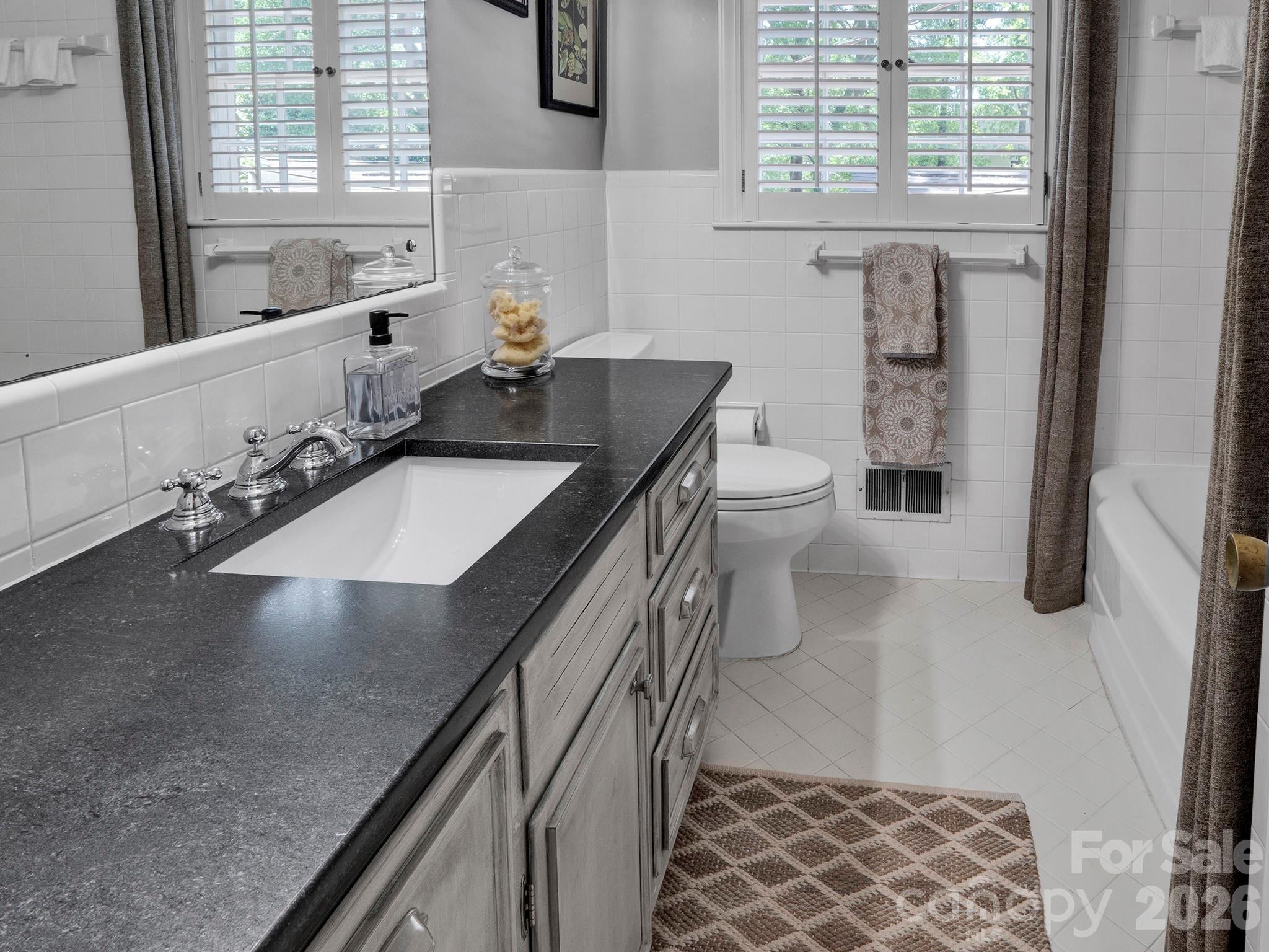 1419 Cavendish Court — Charlotte