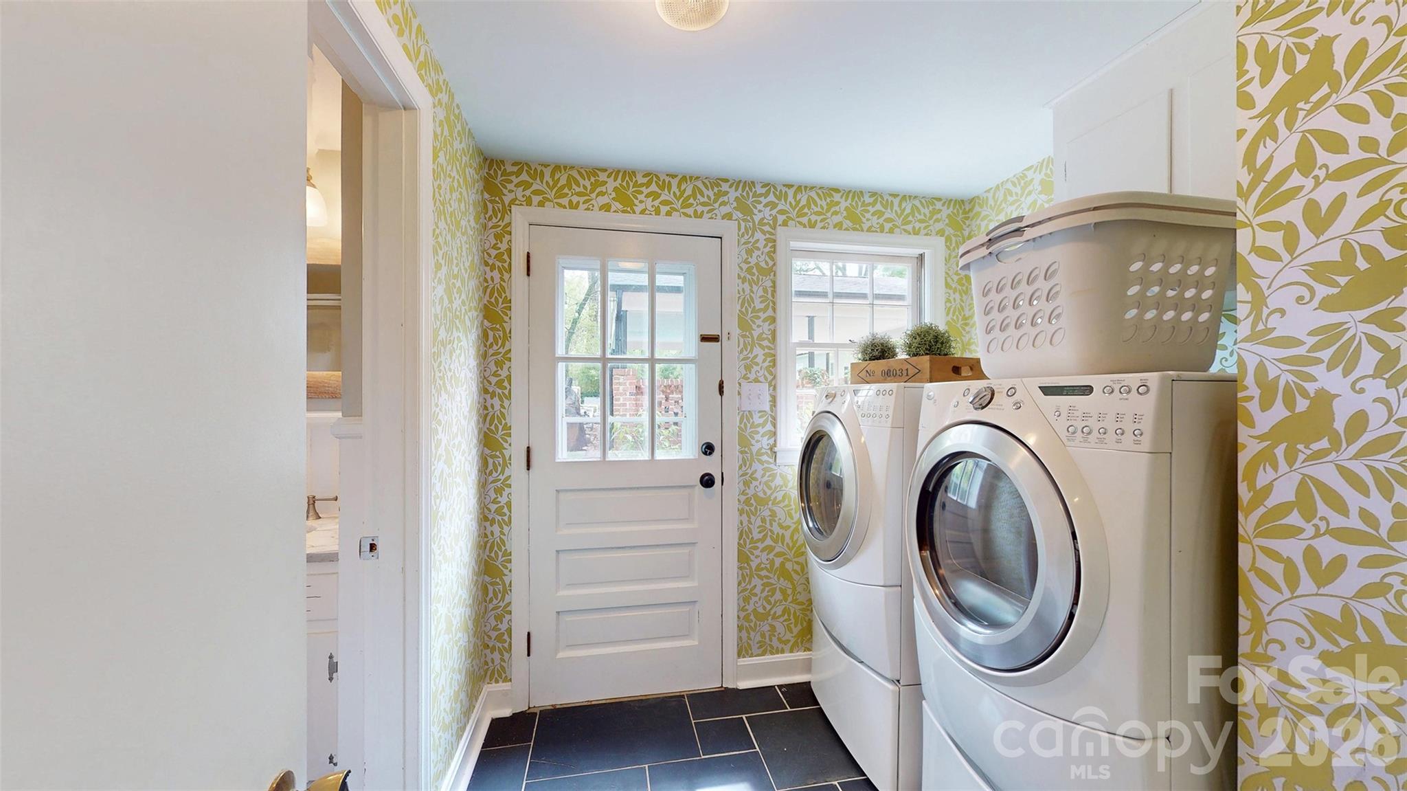1419 Cavendish Court — Charlotte