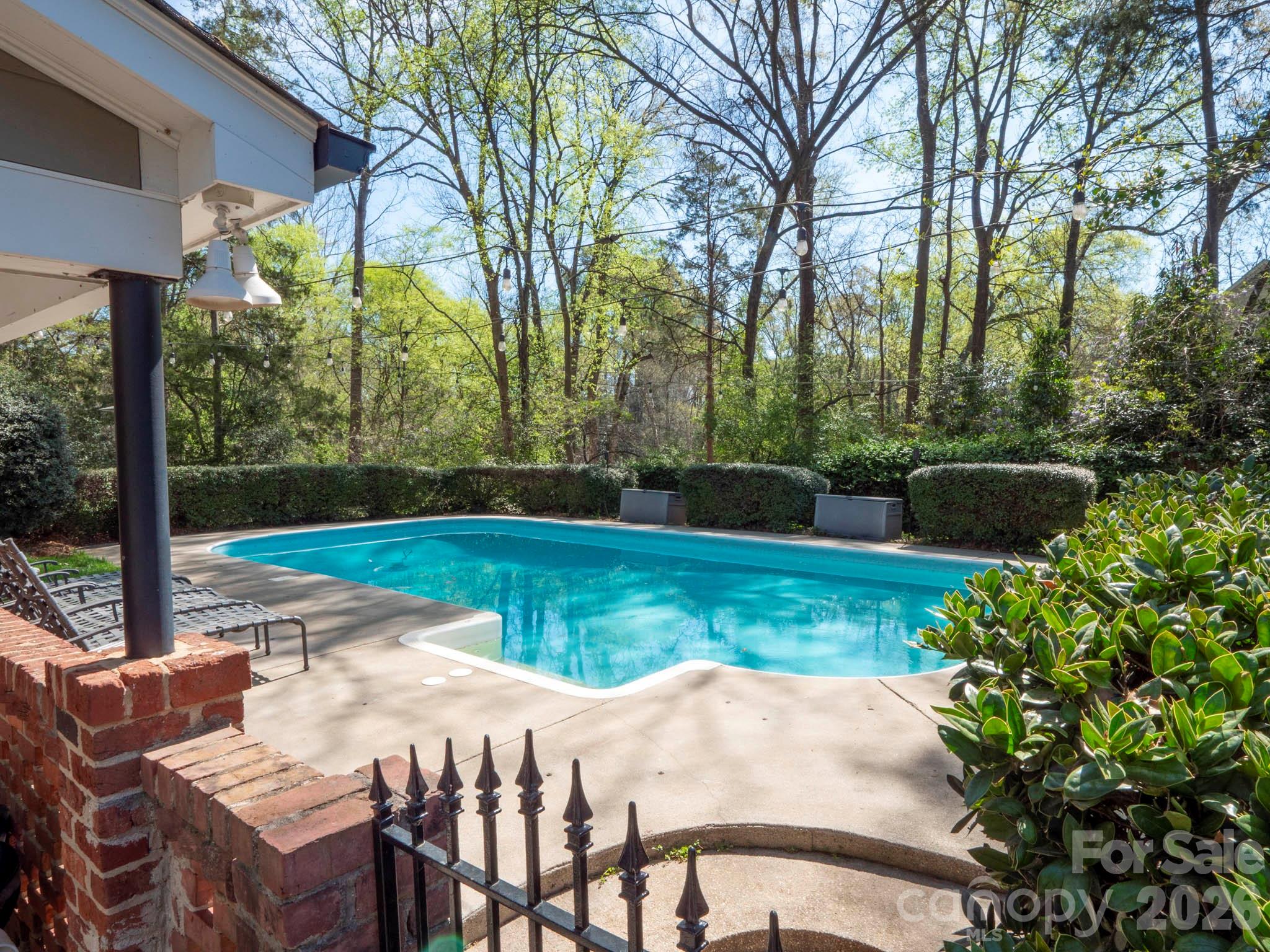 1419 Cavendish Court — Charlotte